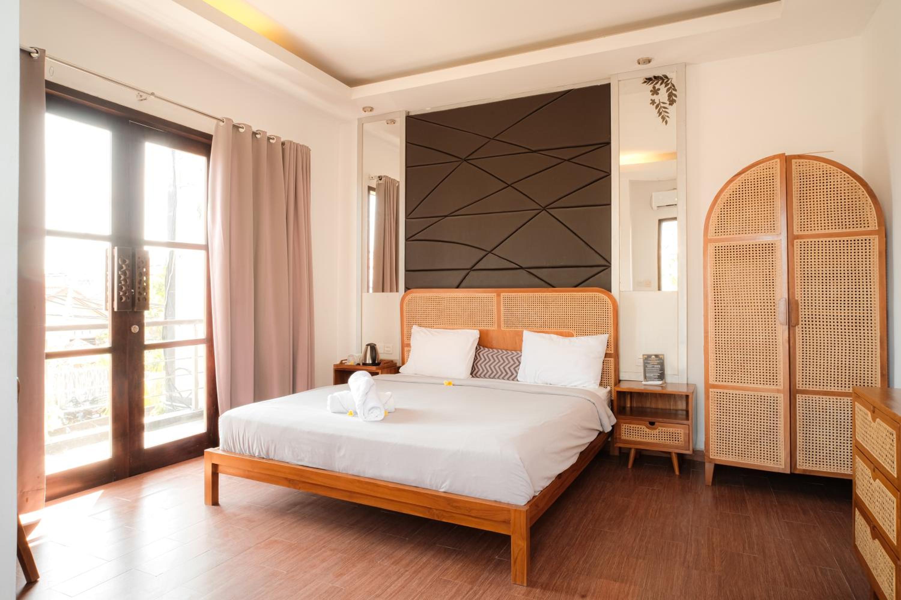 Deluxe Double Room with Balcony - Photo 1