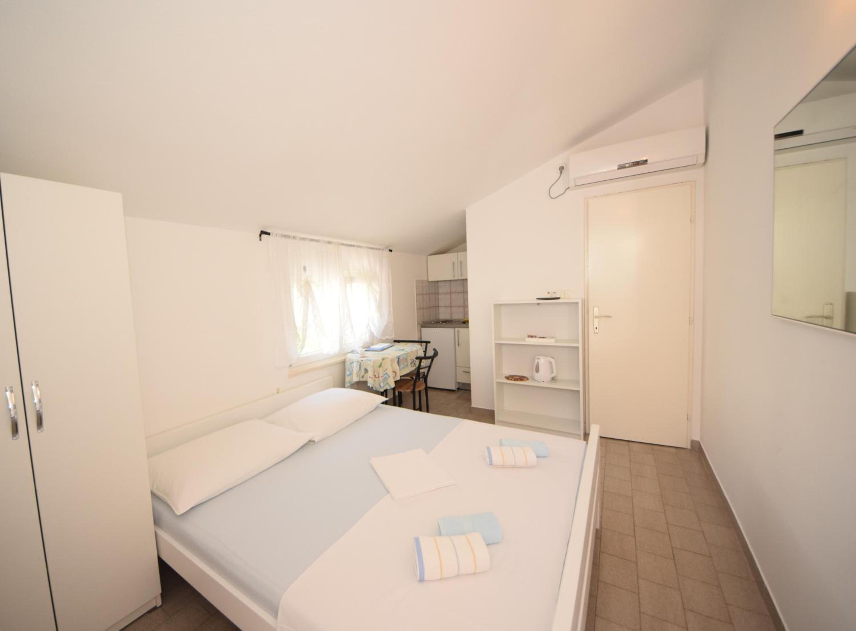 Studio Apartment - Photo 5