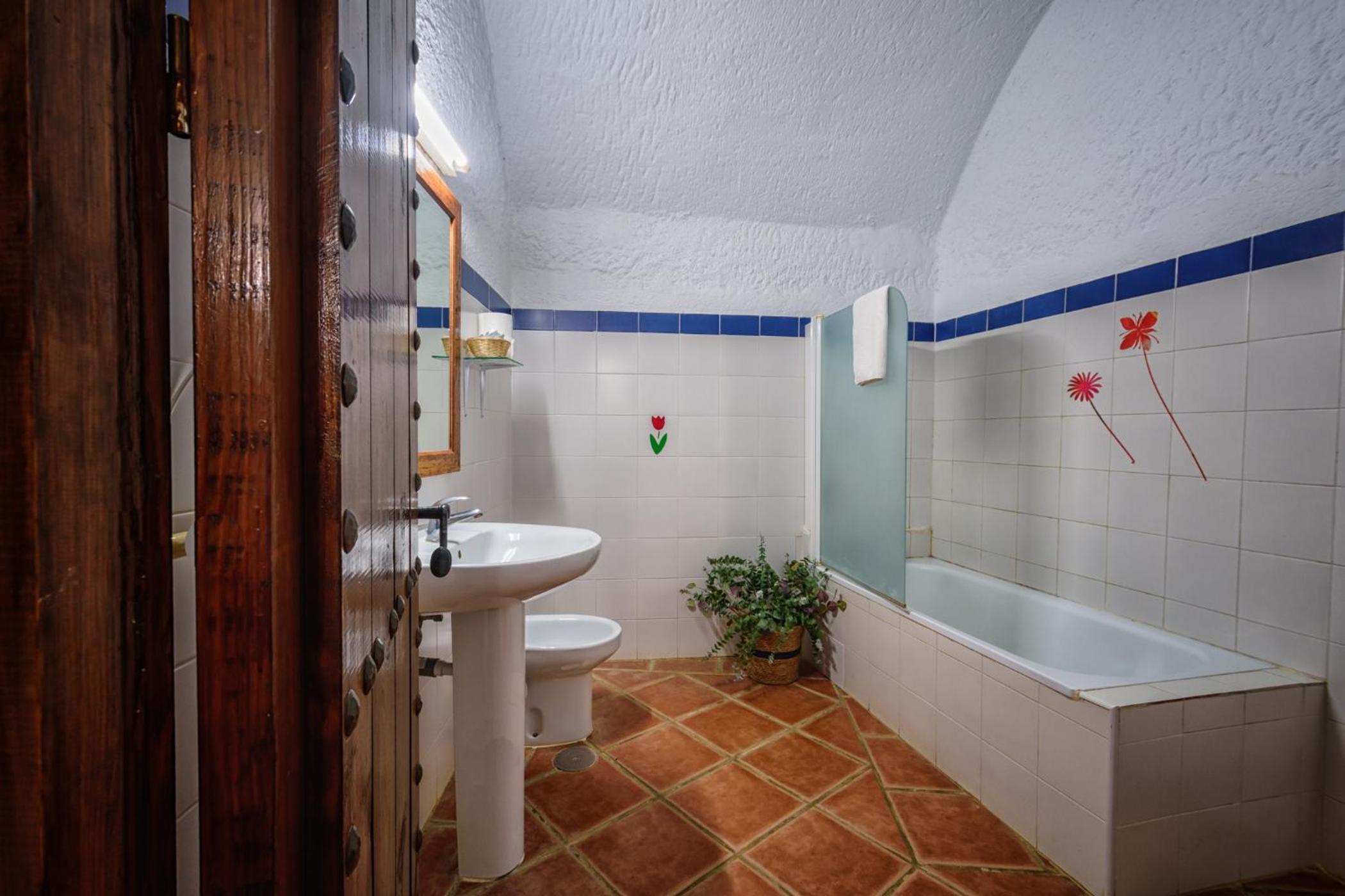 Cave (2 Adults) - Photo 2