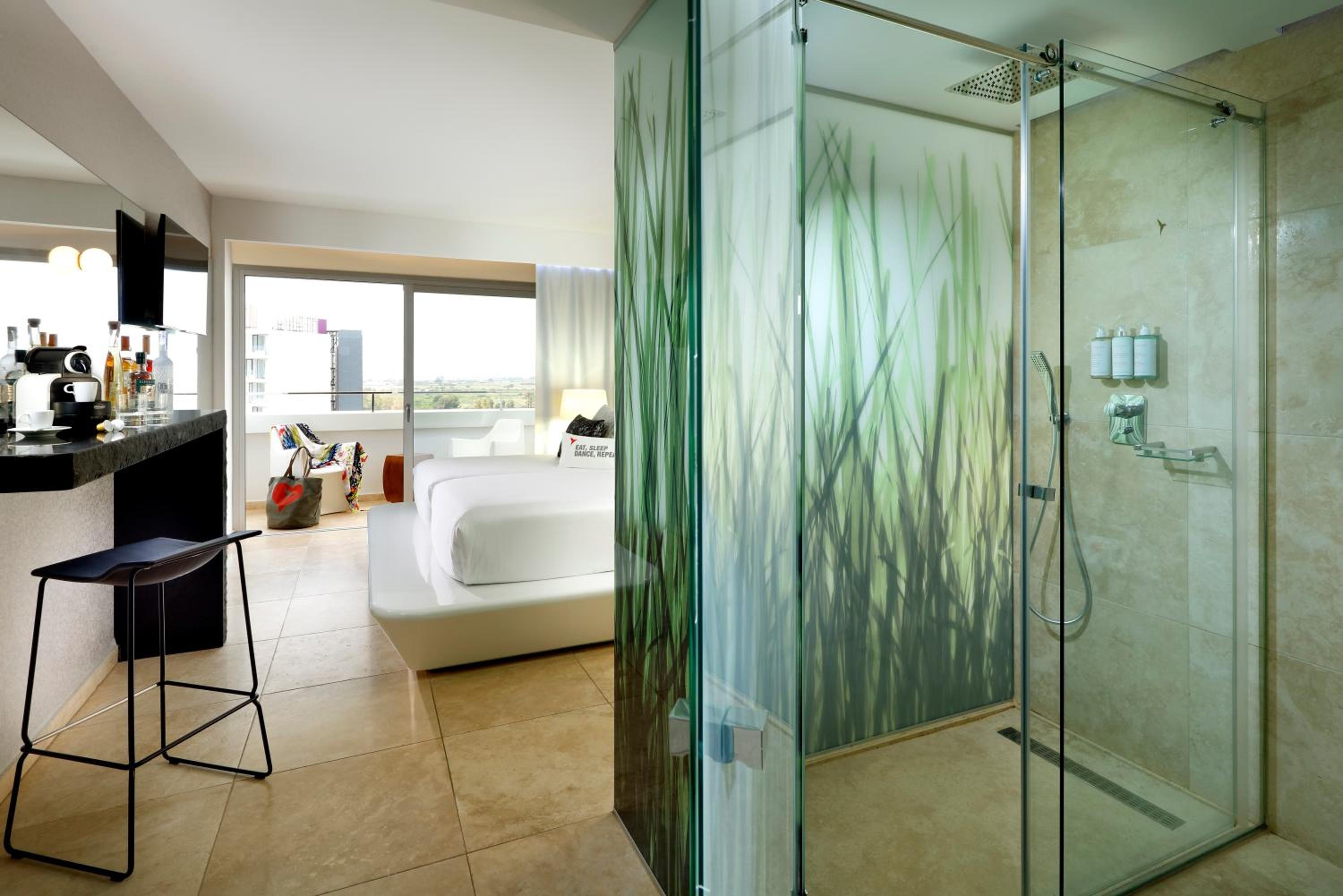 The Twist & Go Room - Entrance to Ushuaia Club Included photo 3