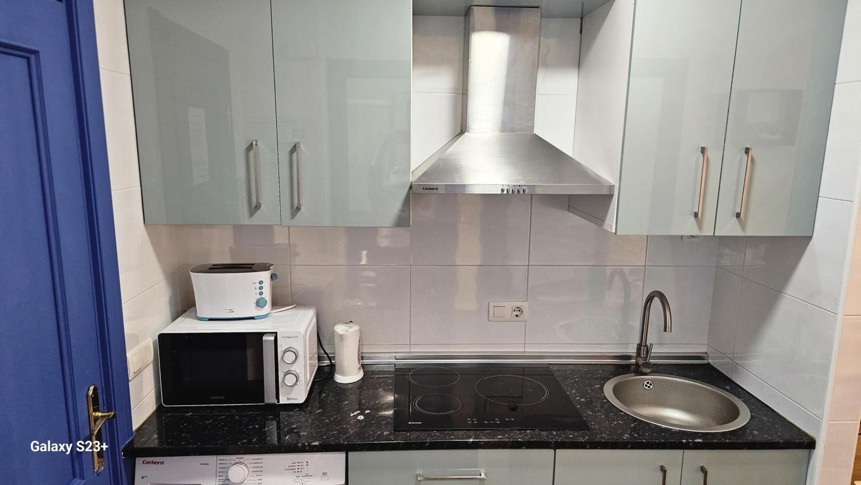 One-Bedroom Apartment - Photo 11
