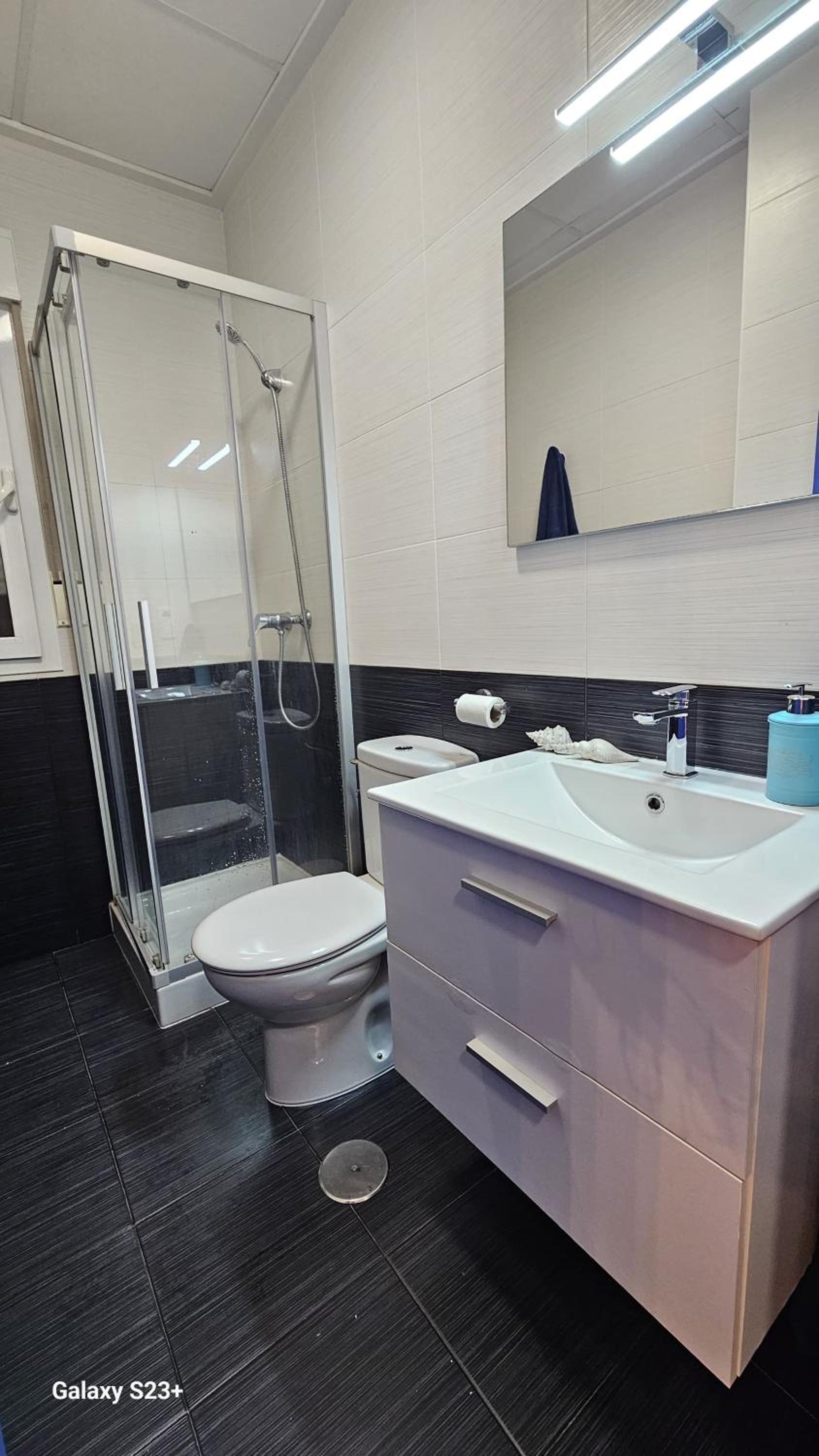 One-Bedroom Apartment - Photo 15