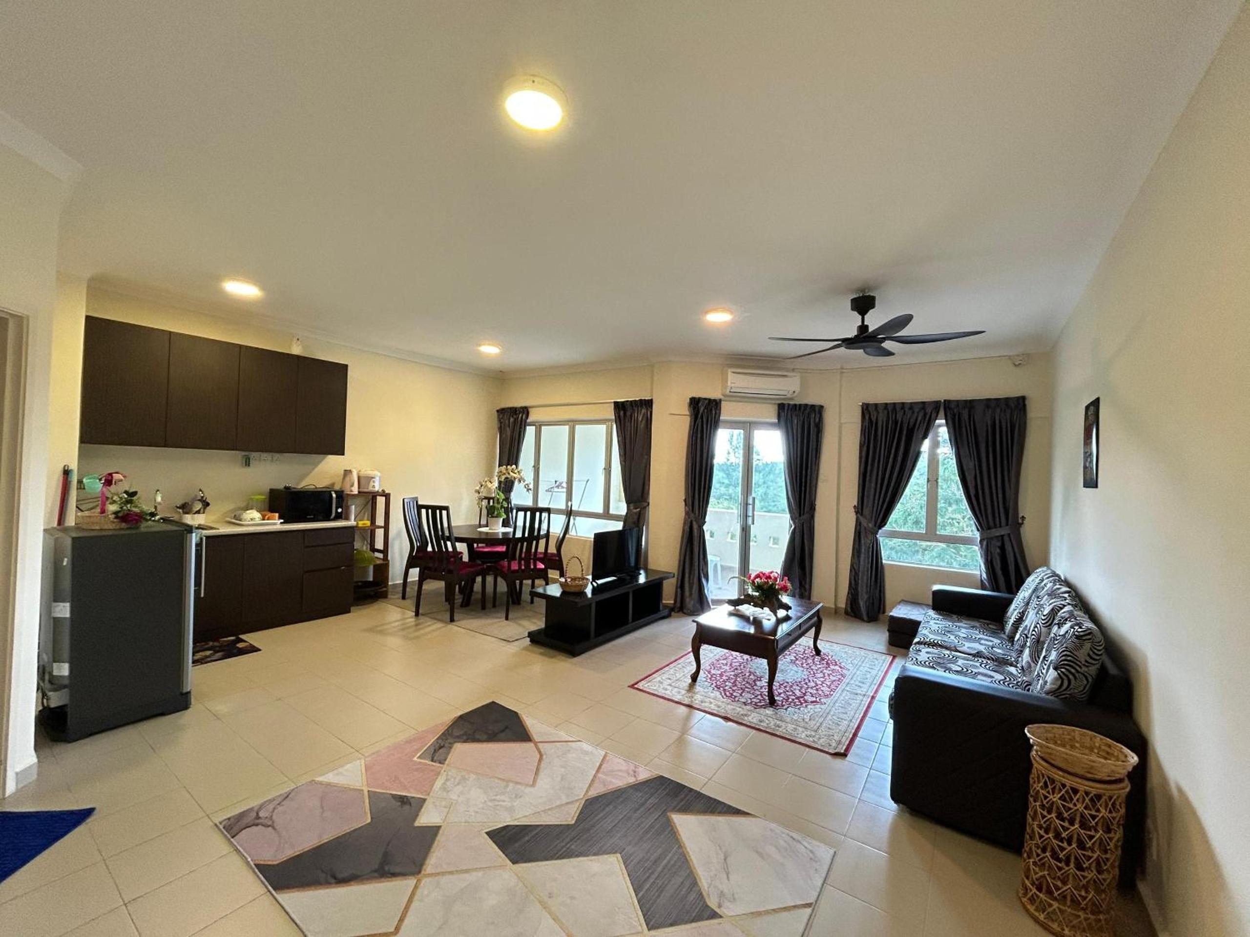 Two-Bedroom Apartment with Mountain View photo 3