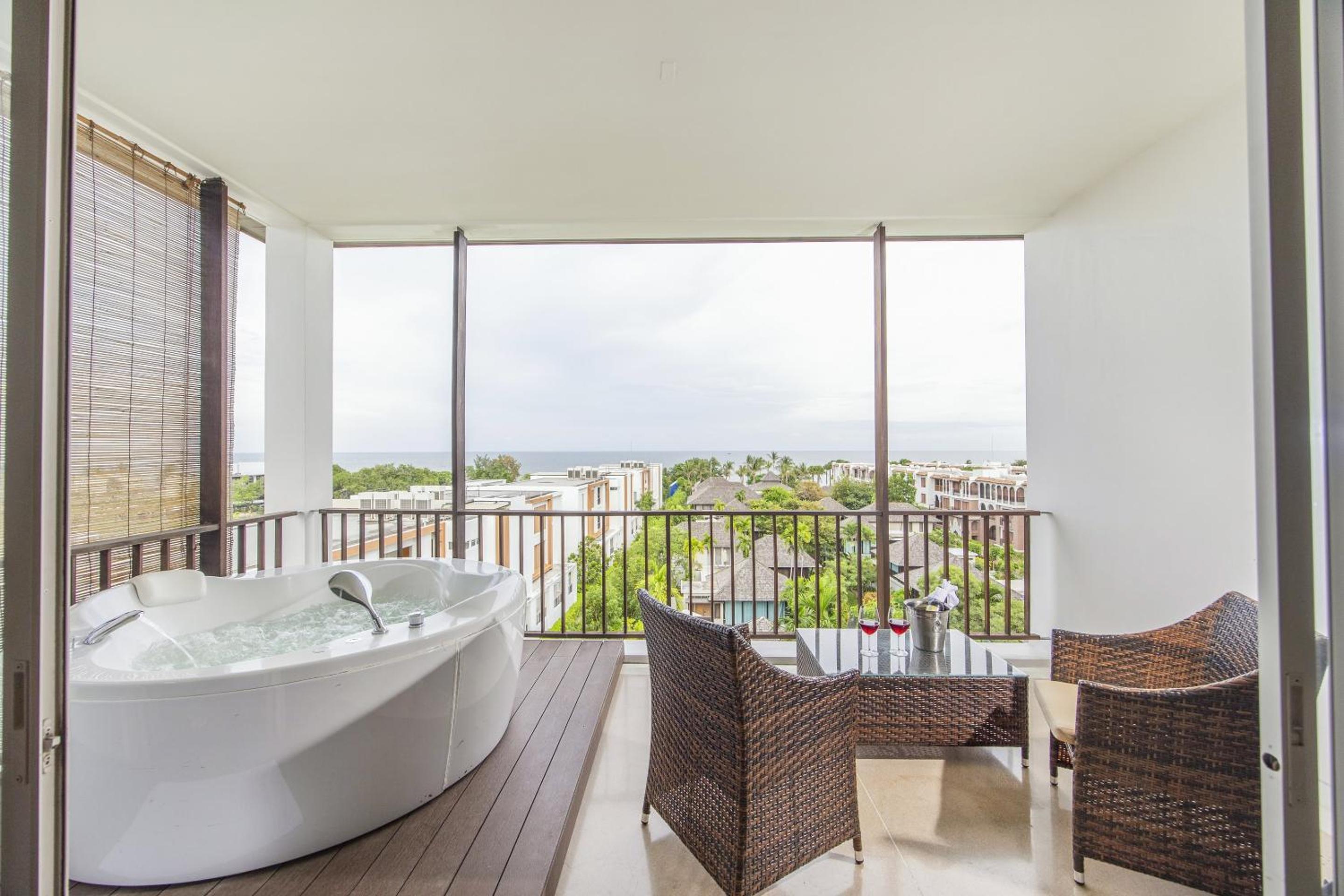 Sea View Sky Suite - Photo 8