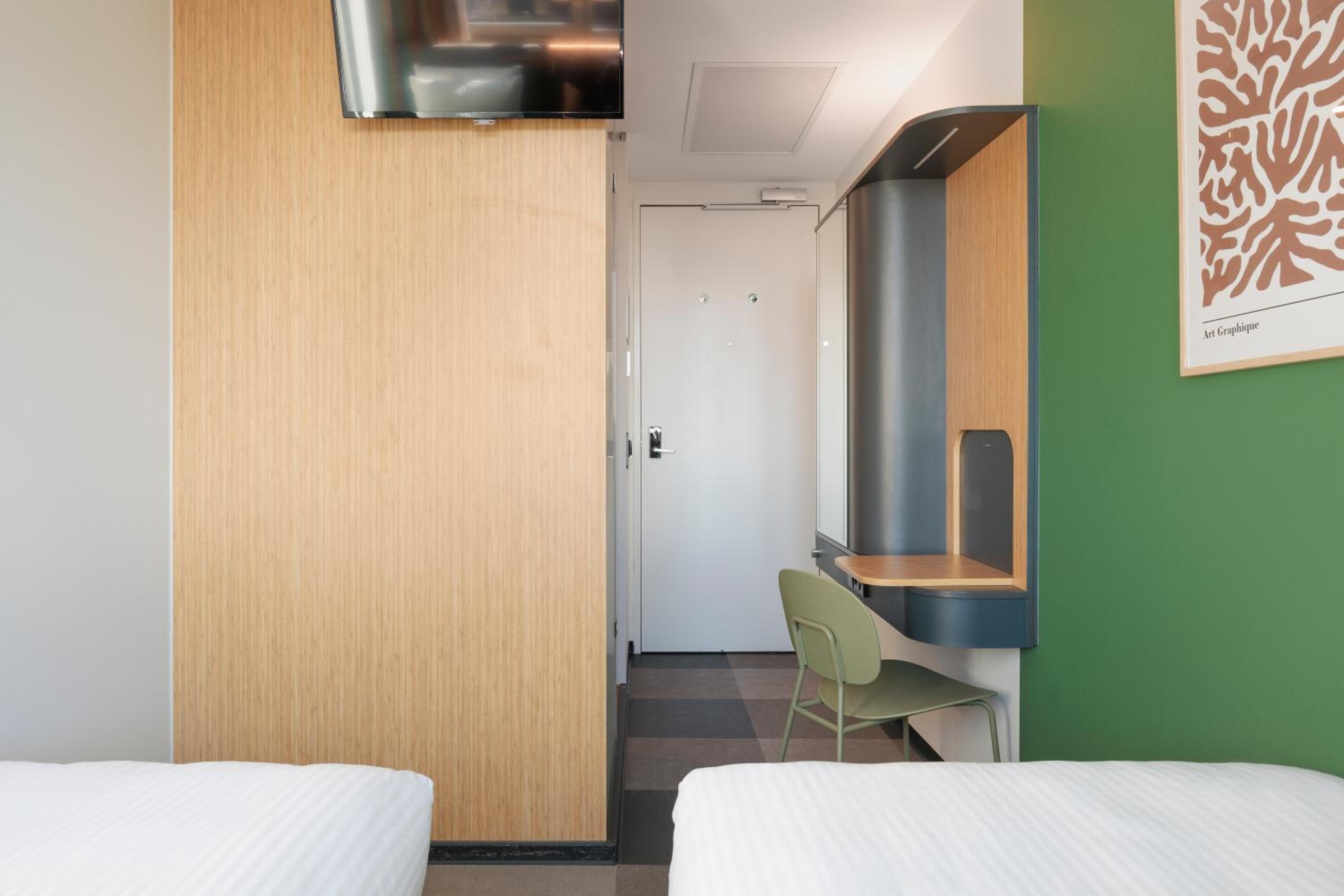 Twin Room - Photo 5