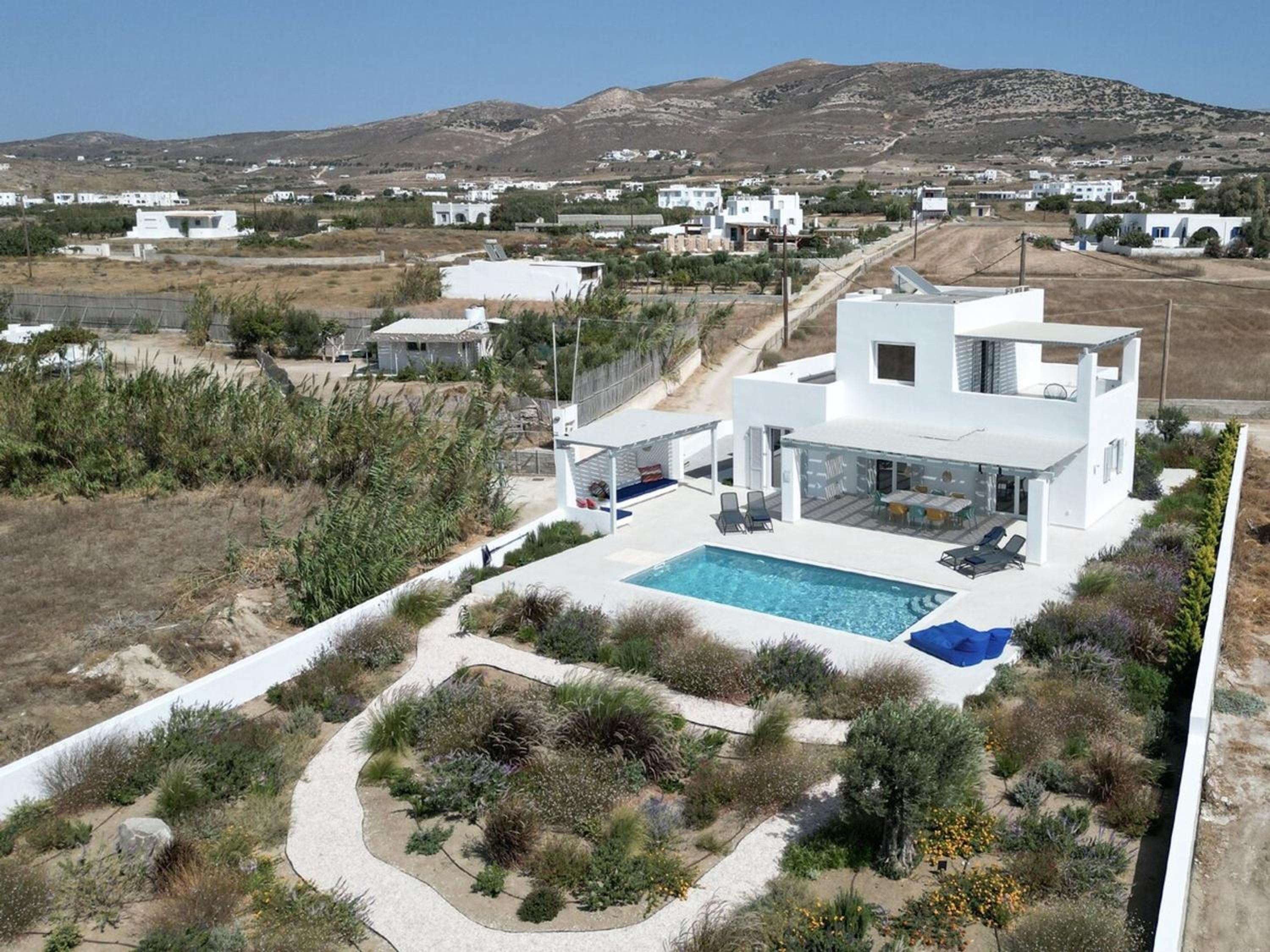 Three-Bedroom Villa photo 2