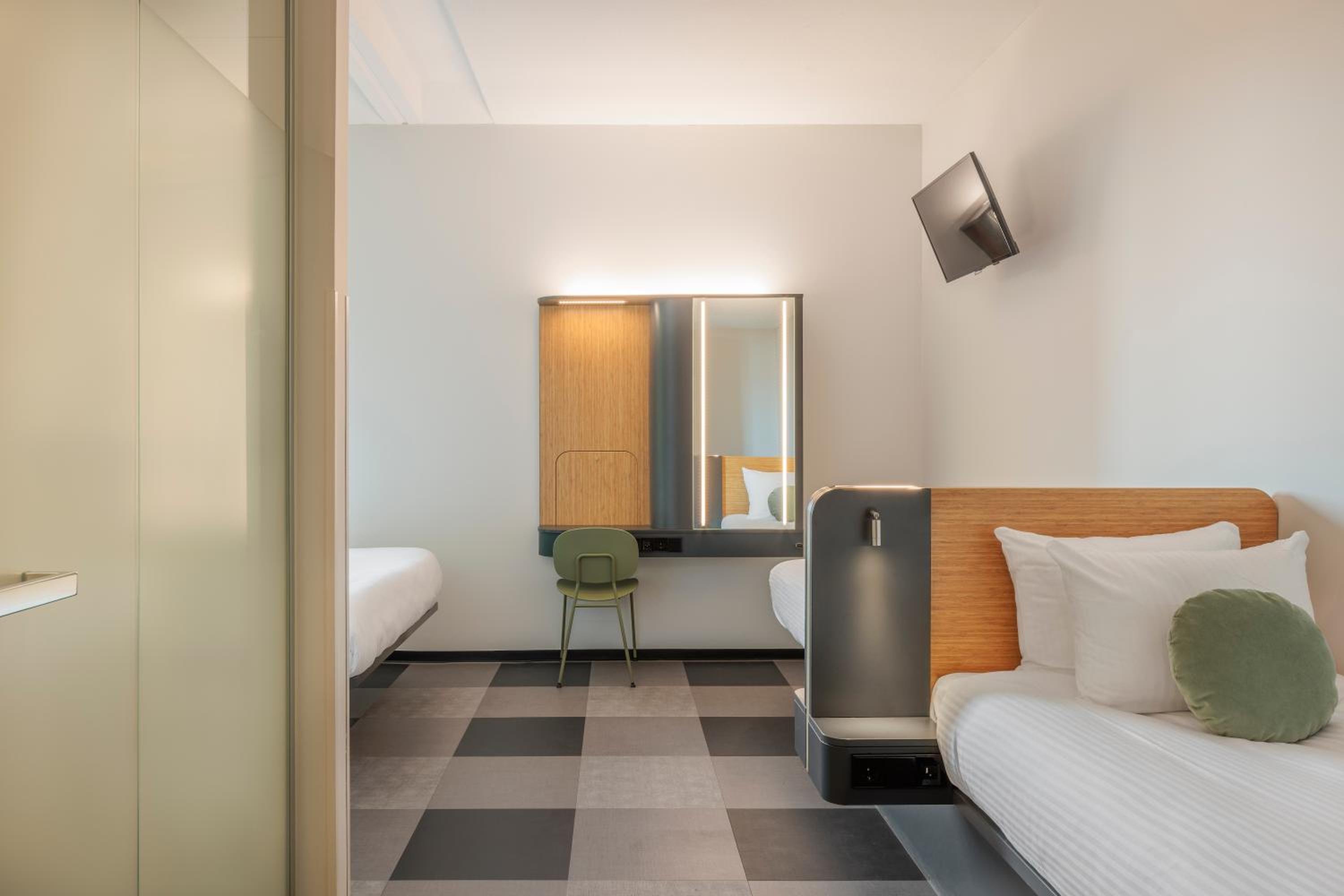 Quadruple Room - Disability Access - Photo 1
