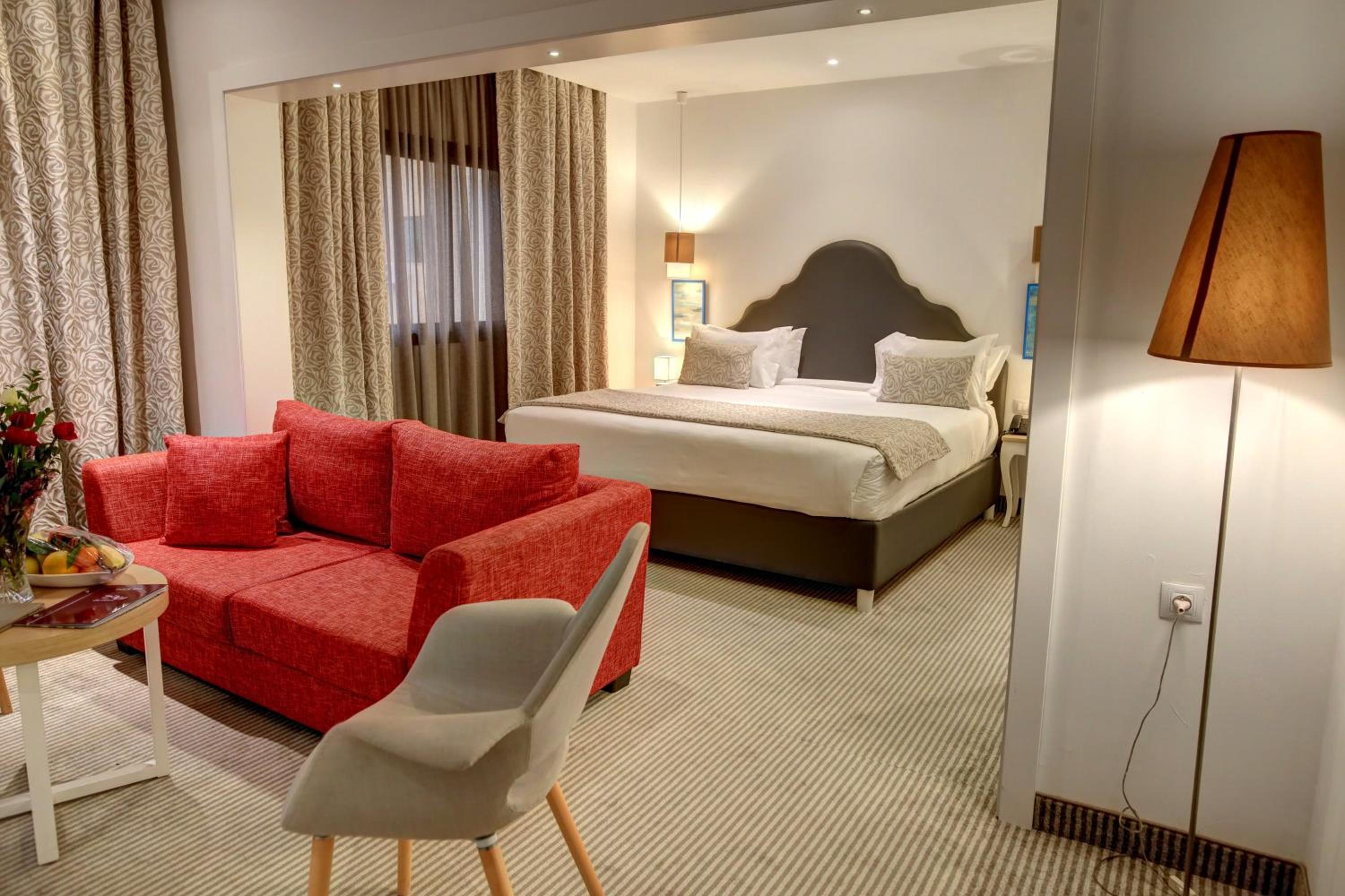Deluxe Suite photo 2