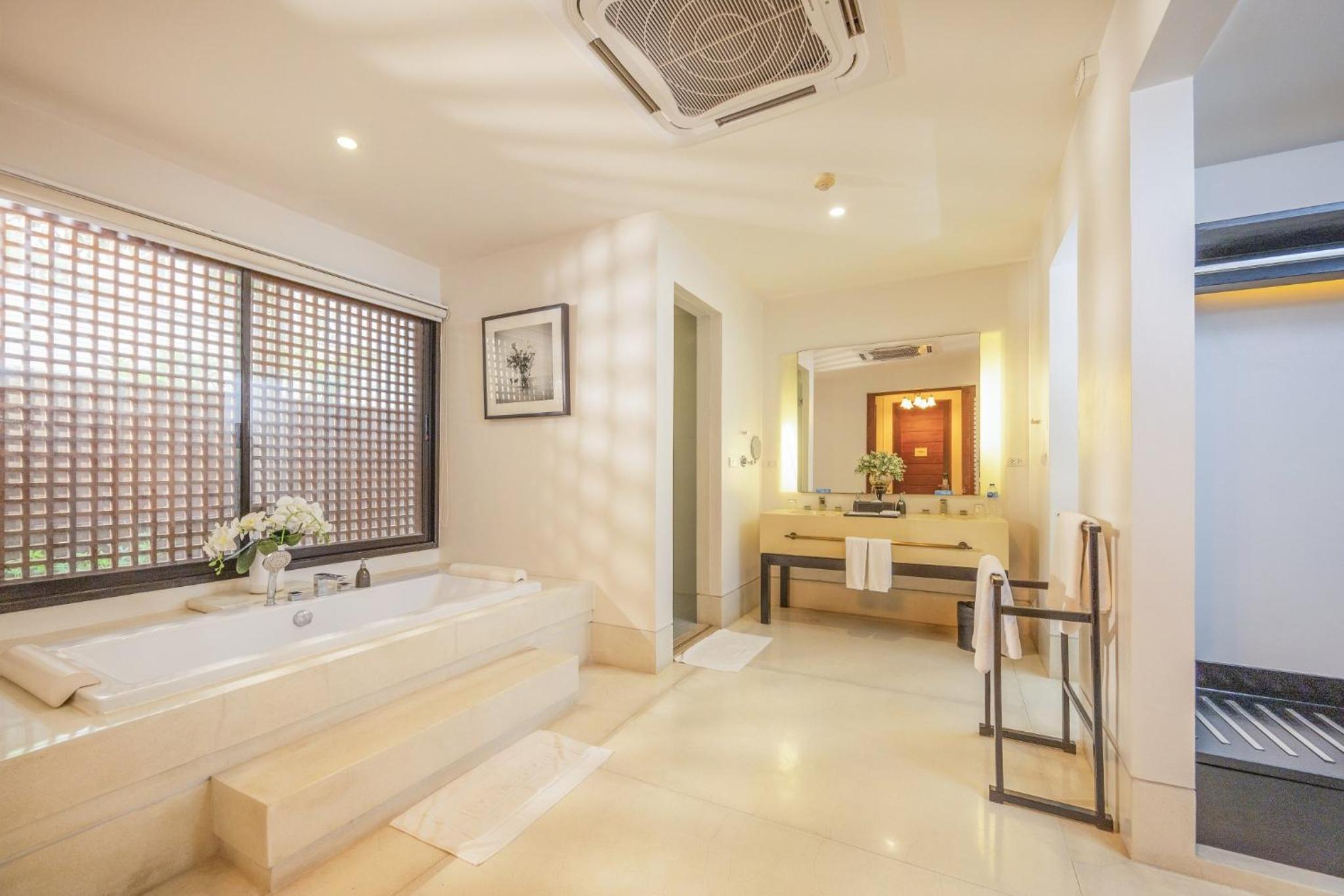 One-Bedroom Villa with Private Pool - Photo 2