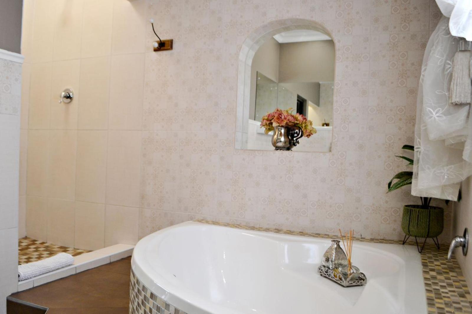 Superior Deluxe Double or Twin Room  photo 3