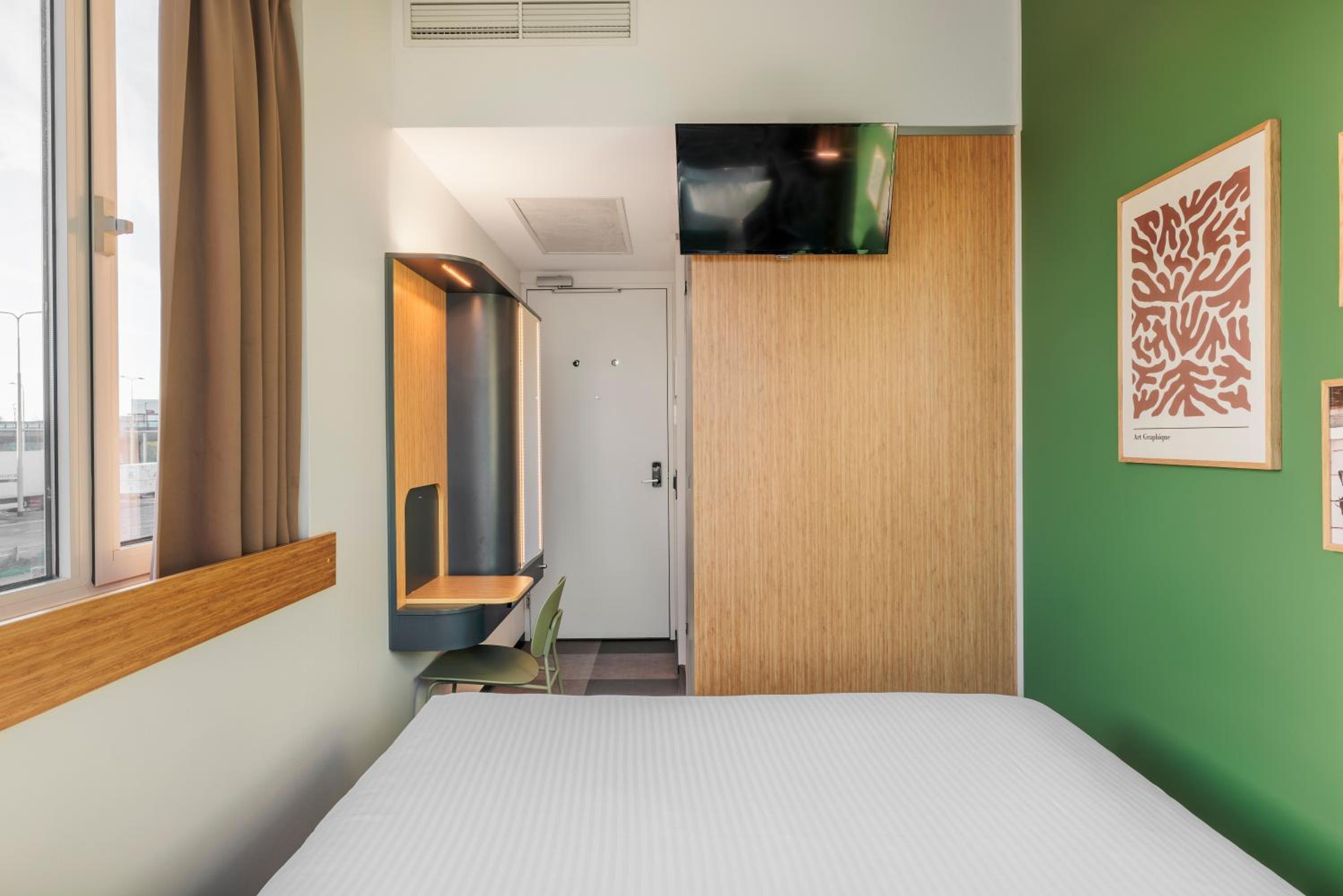 Standard Double Room - Photo 8