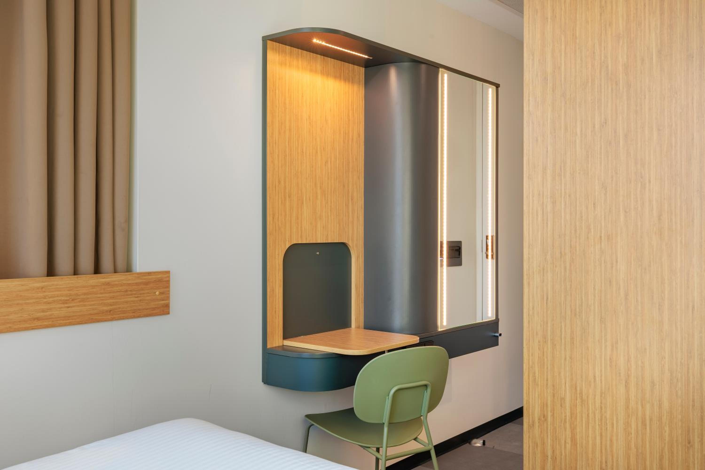 Standard Double Room - Photo 9