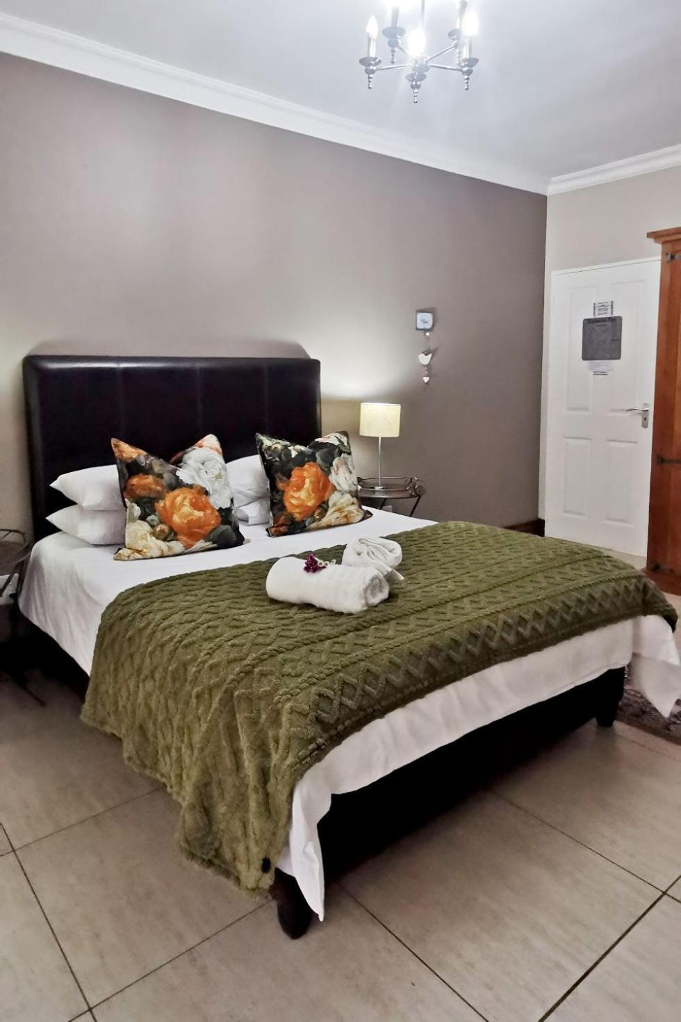 Standard Queen Room photo 1
