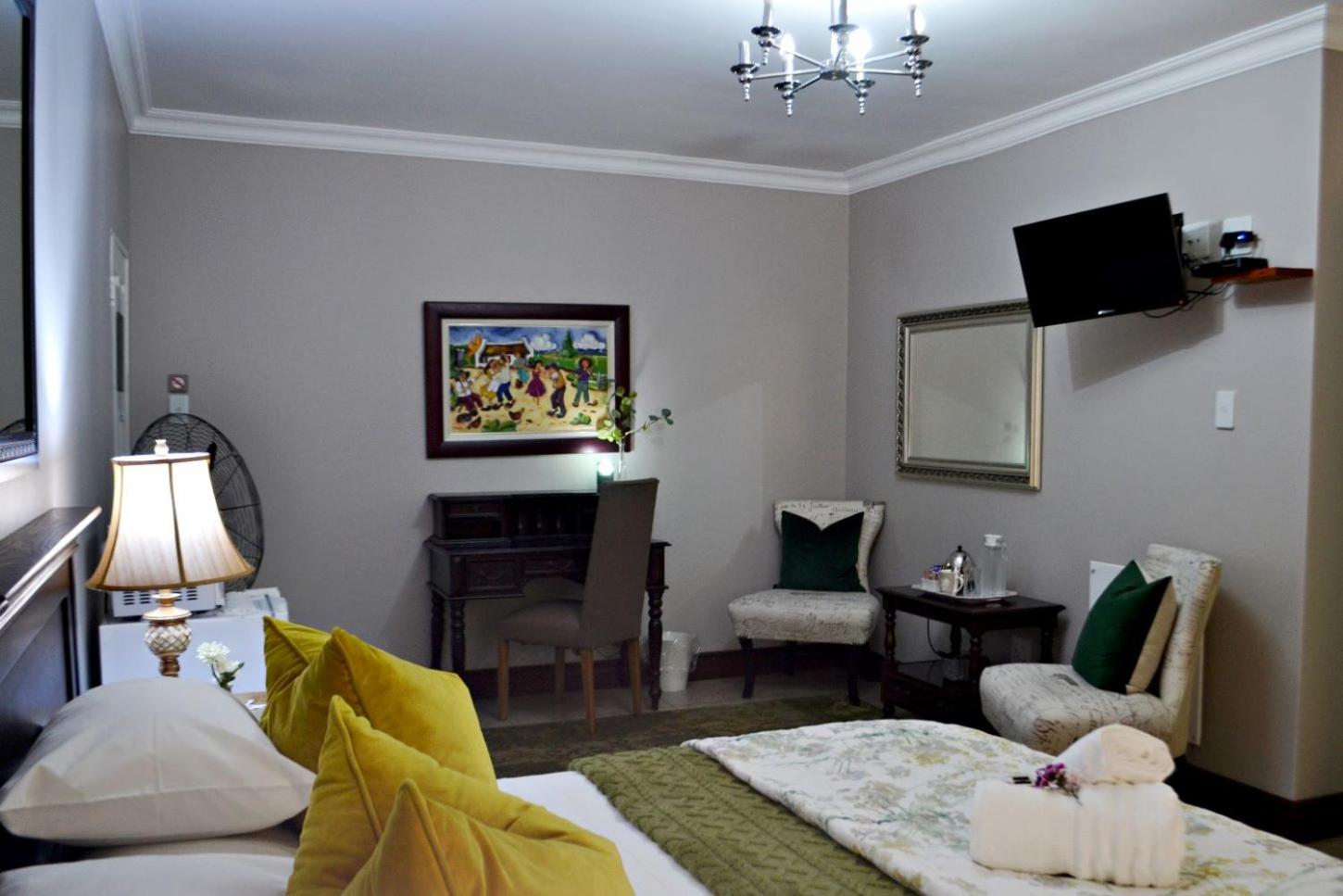 Family Room with Bathroom photo 3