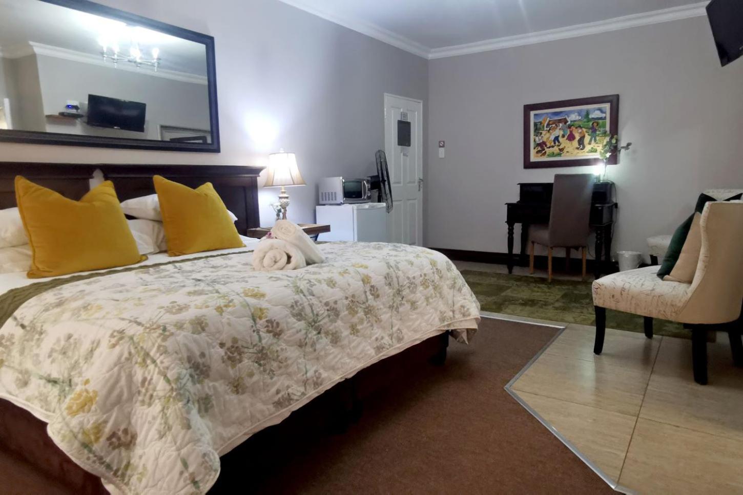 Family Room with Bathroom photo 1