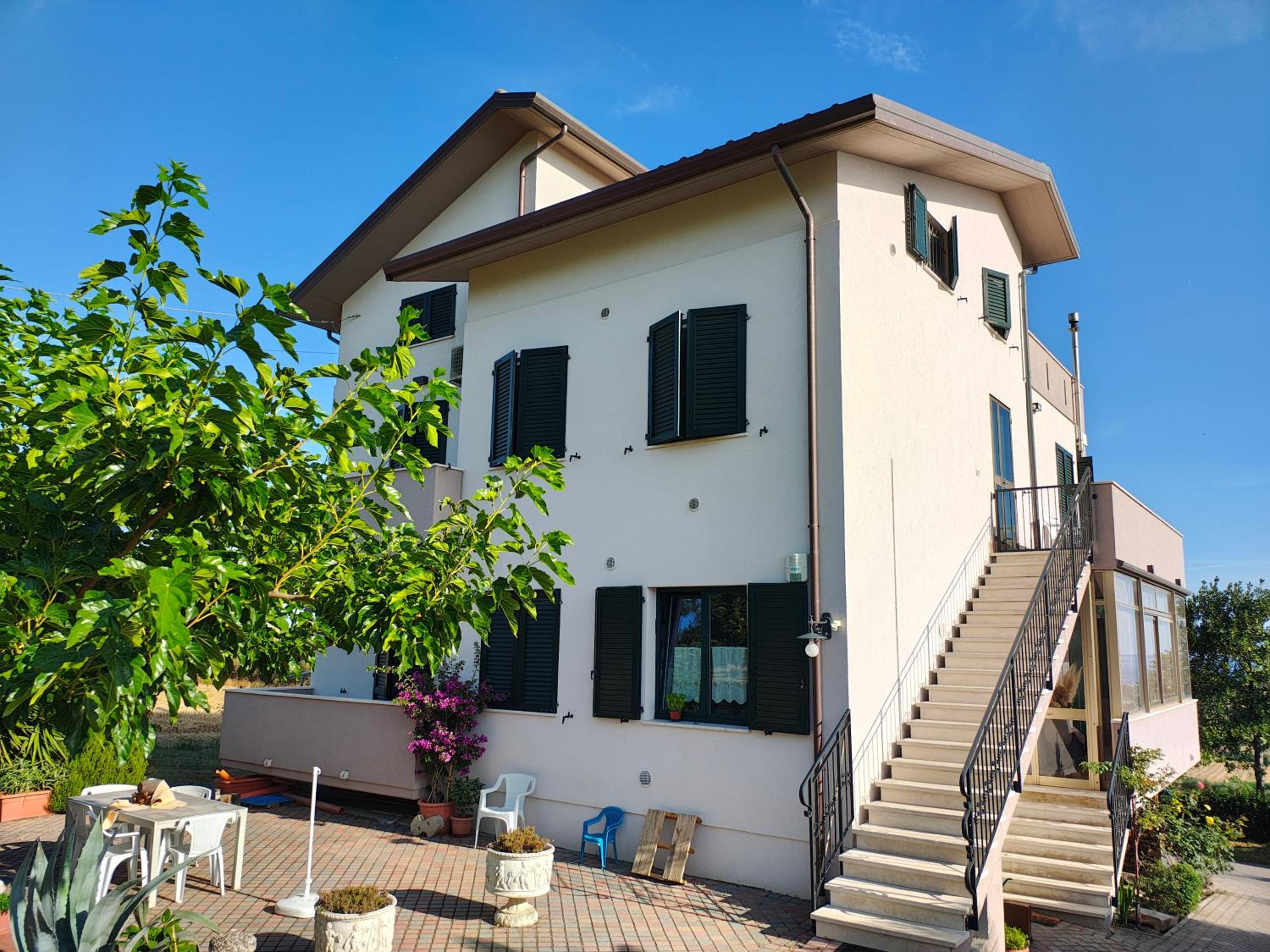 Three-Bedroom Premium Apartment with Balcony photo 3