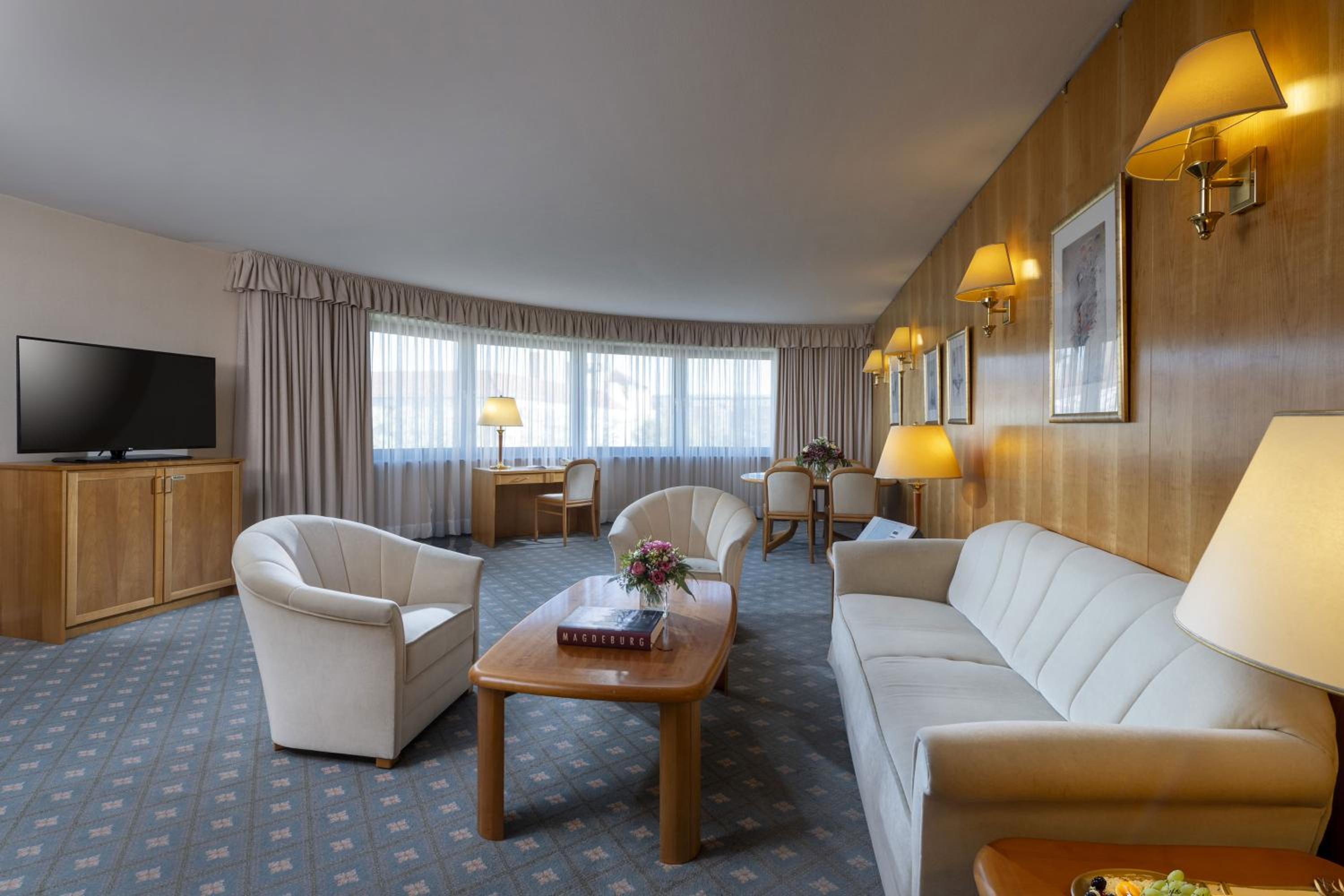 Suite - Photo 2