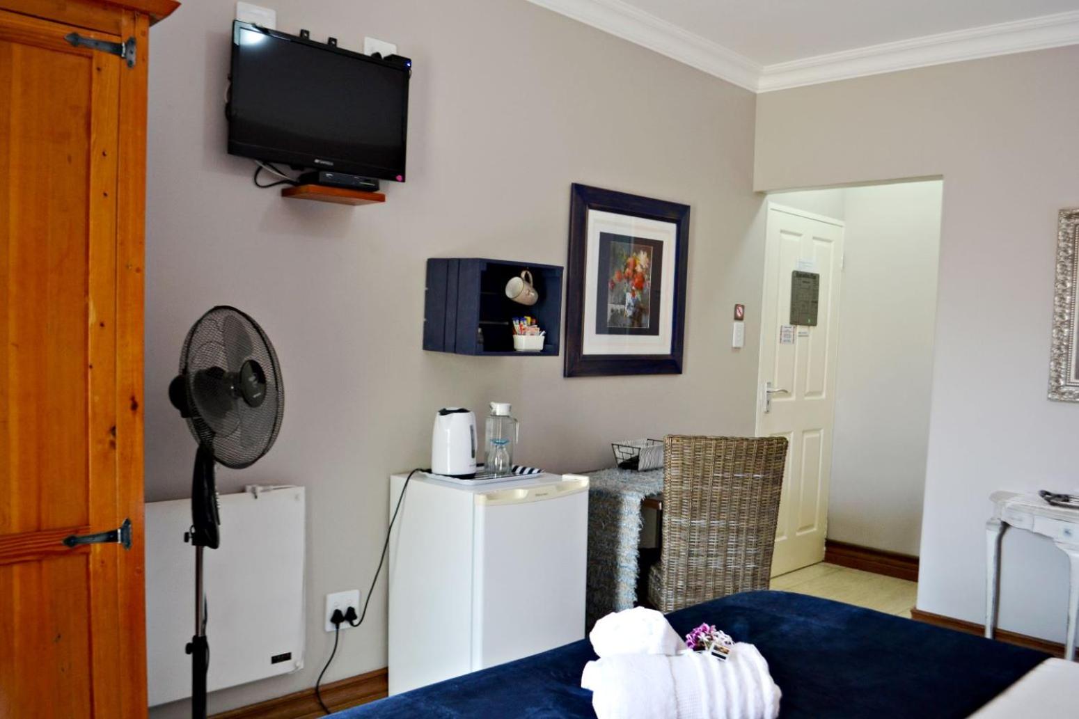 Standard Double or Twin Room photo 3