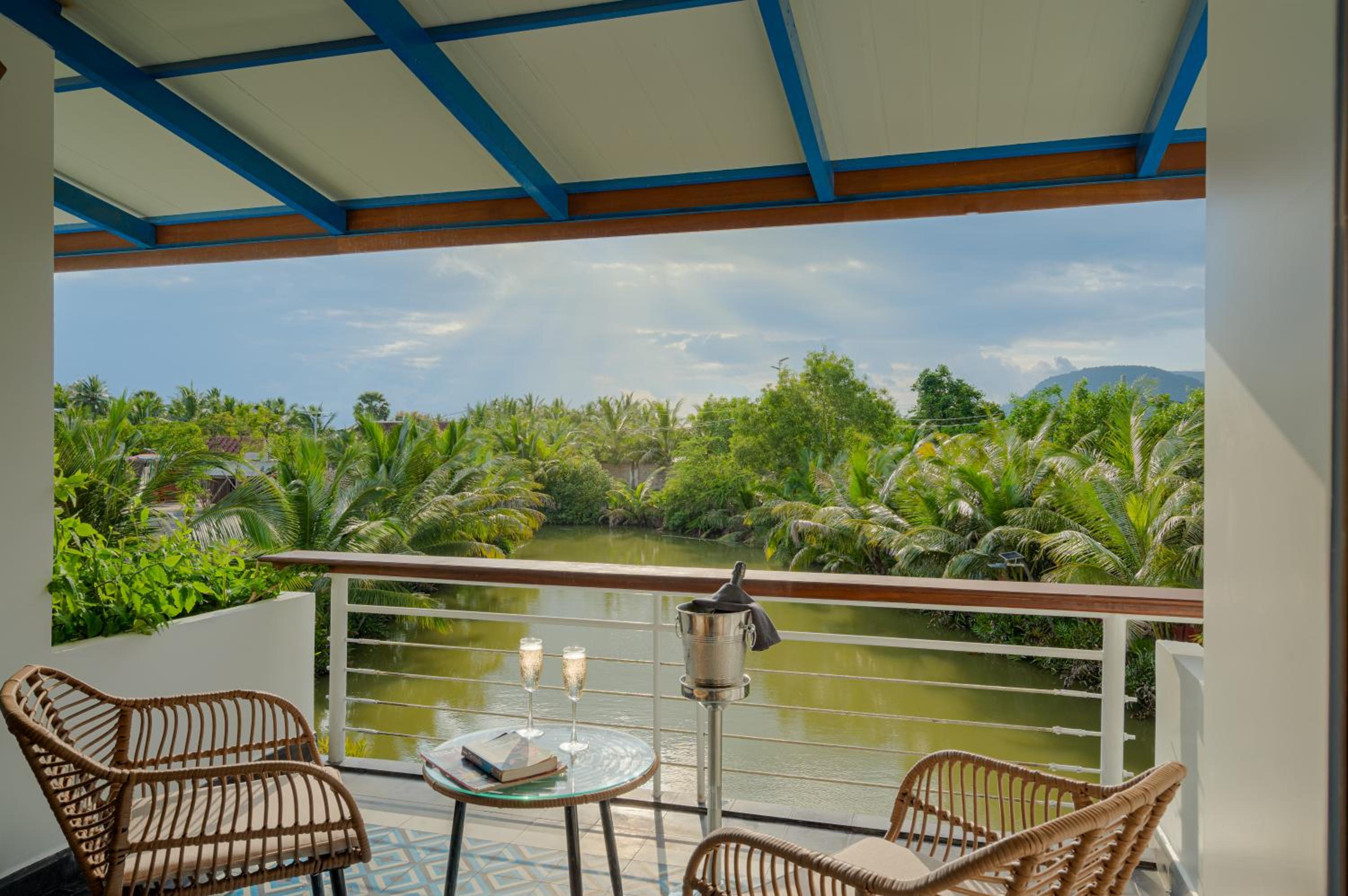 Deluxe Twin Lake View  - Photo 4