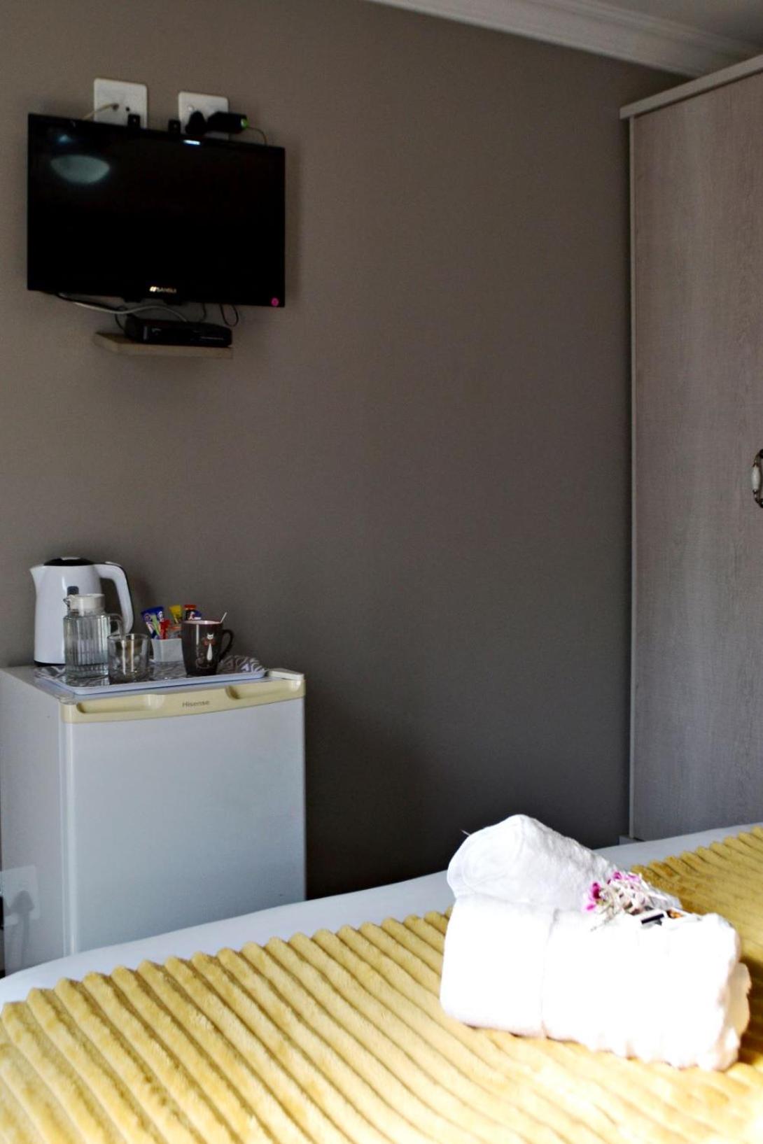 Deluxe Double Room with Balcony photo 3
