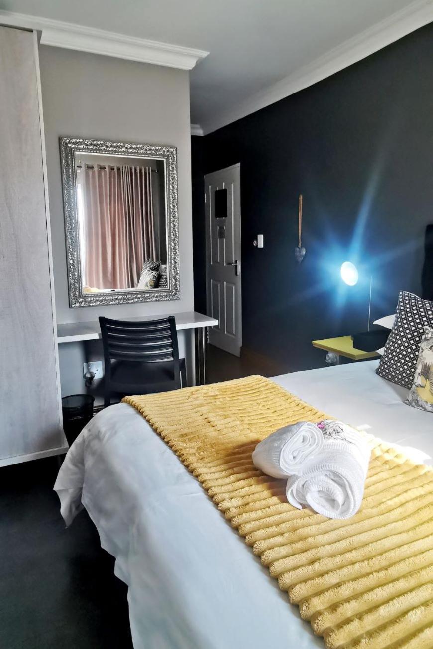 Deluxe Double Room with Balcony photo 1
