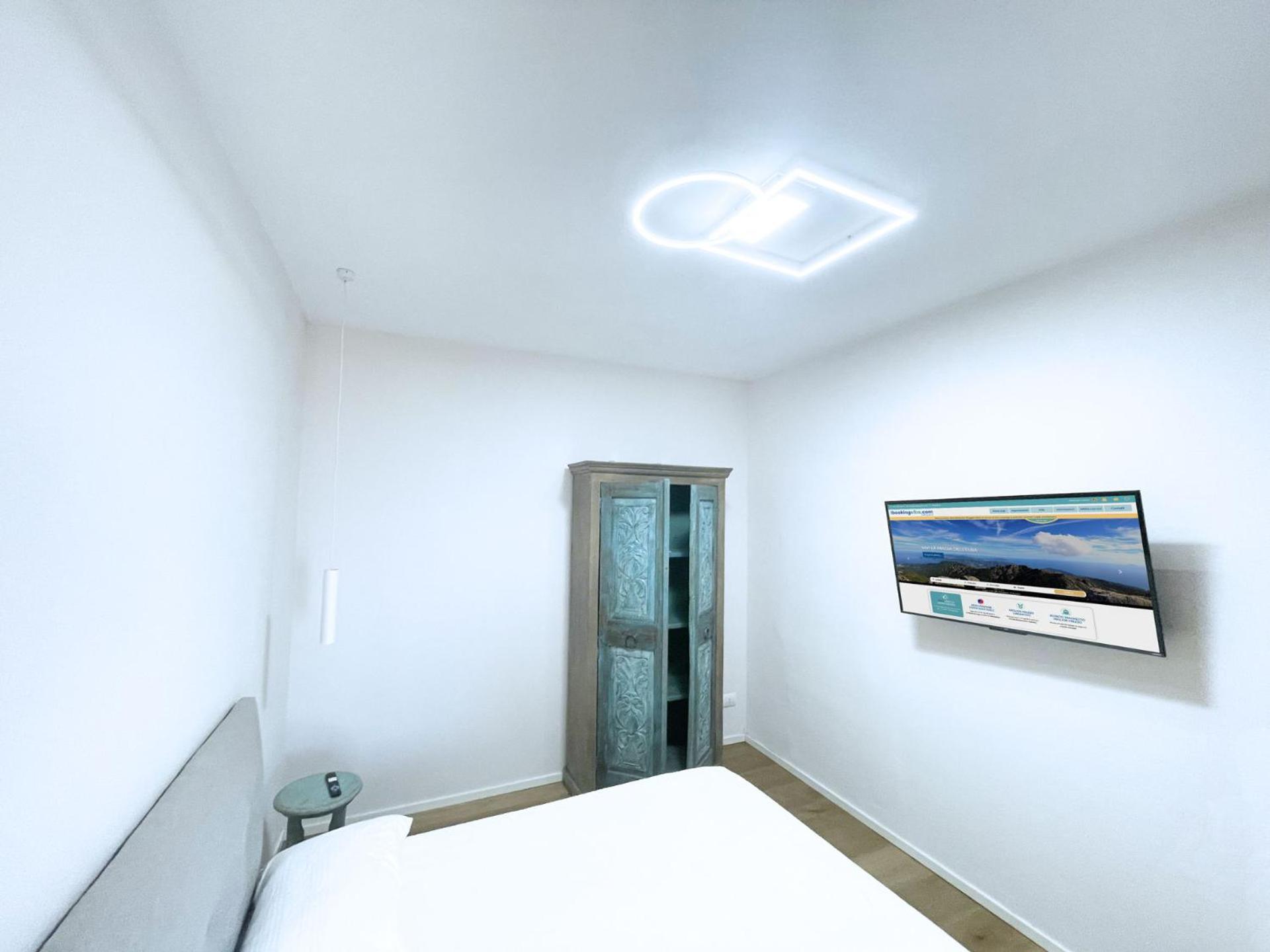 One-Bedroom Apartment with Sea View photo 3