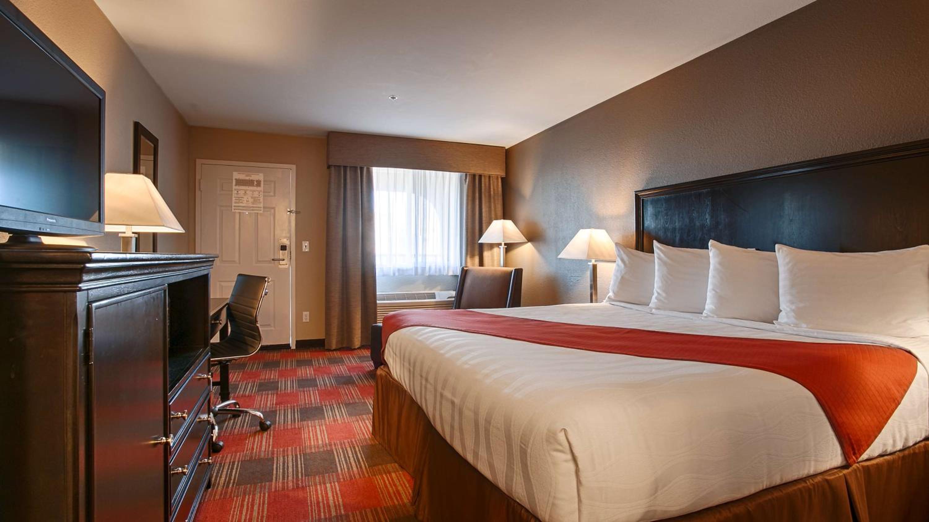 King Room - Non-Smoking - Photo 1