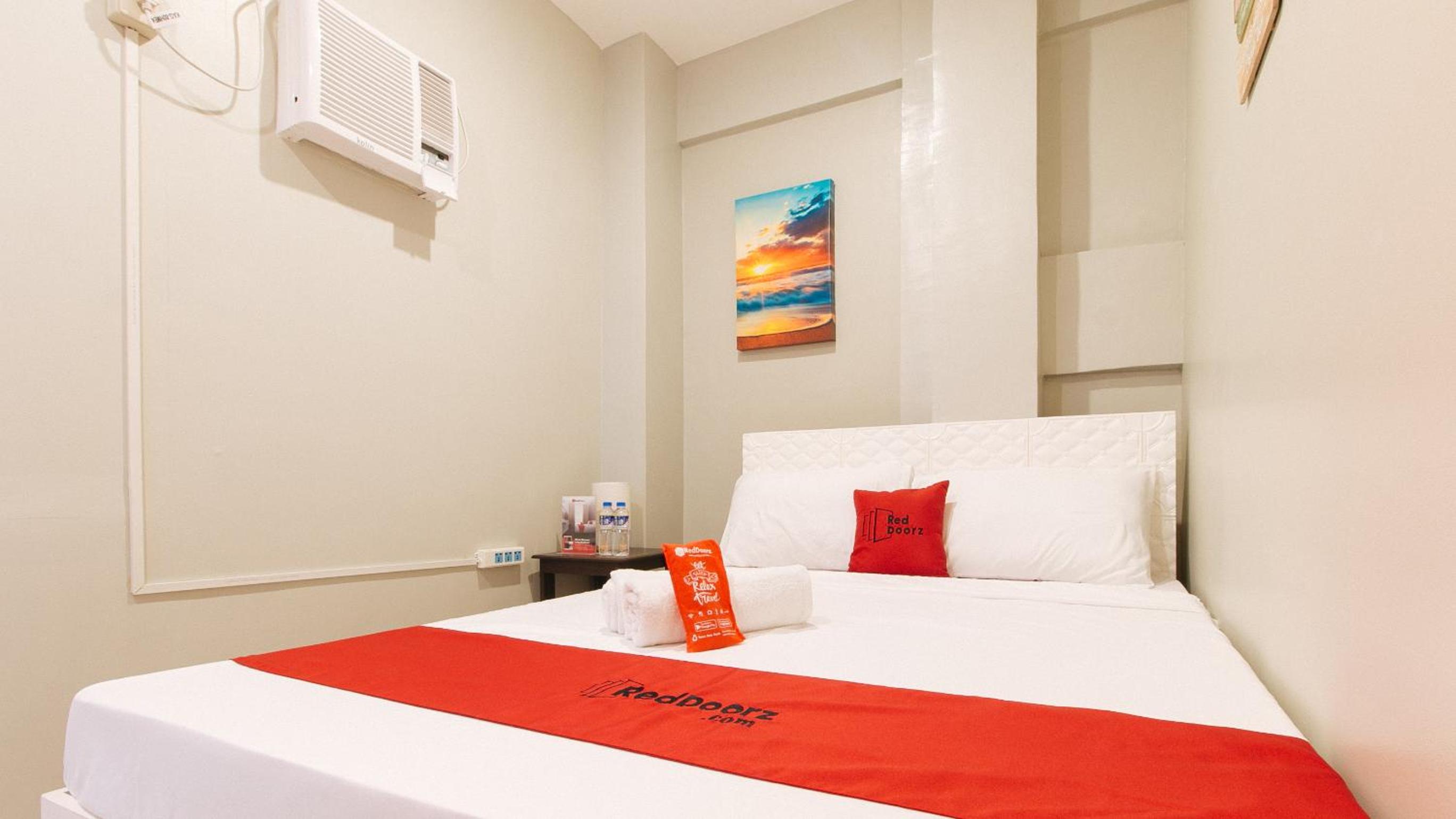 Deluxe Room - Photo 21