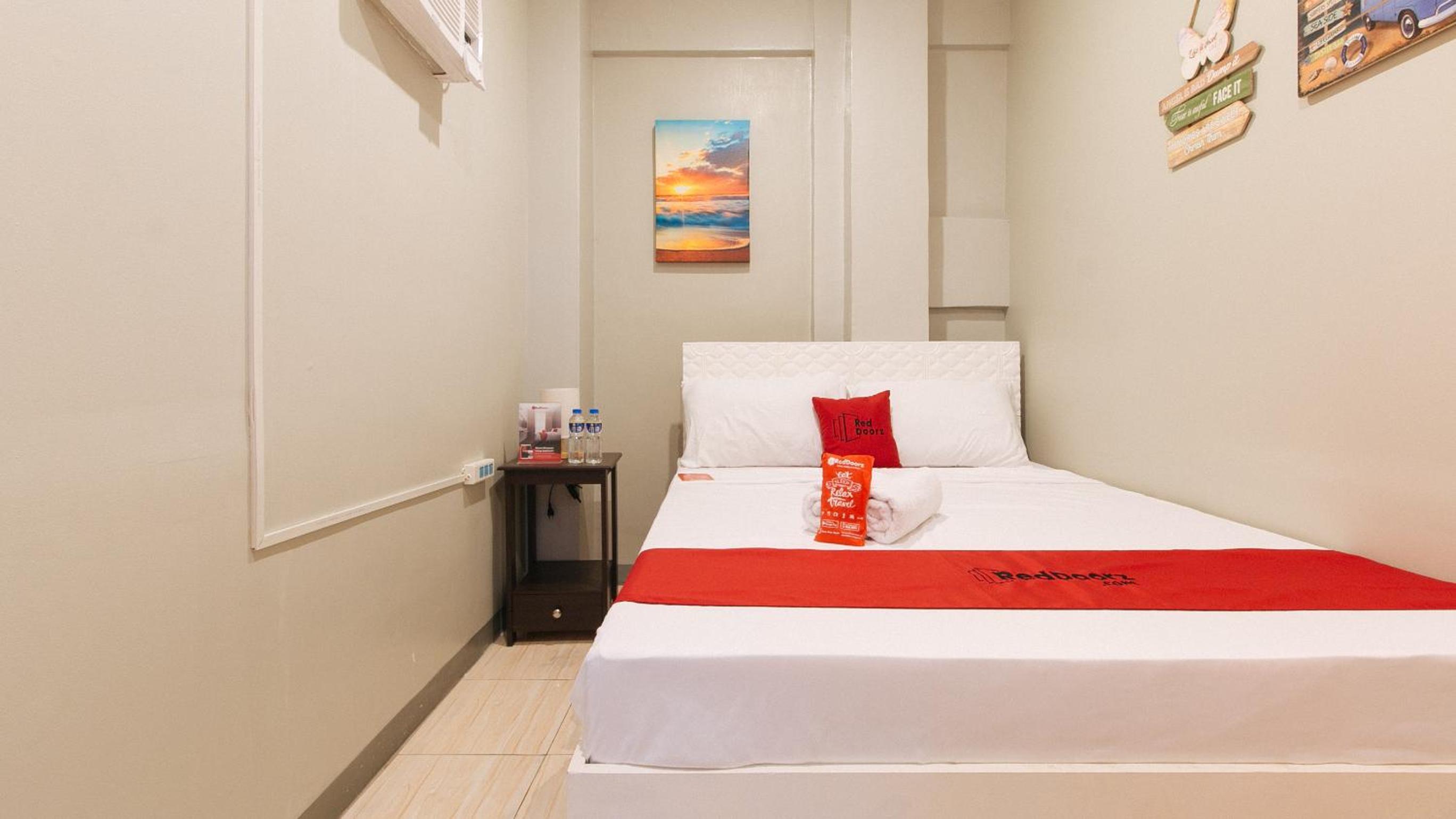 Deluxe Room - Photo 5