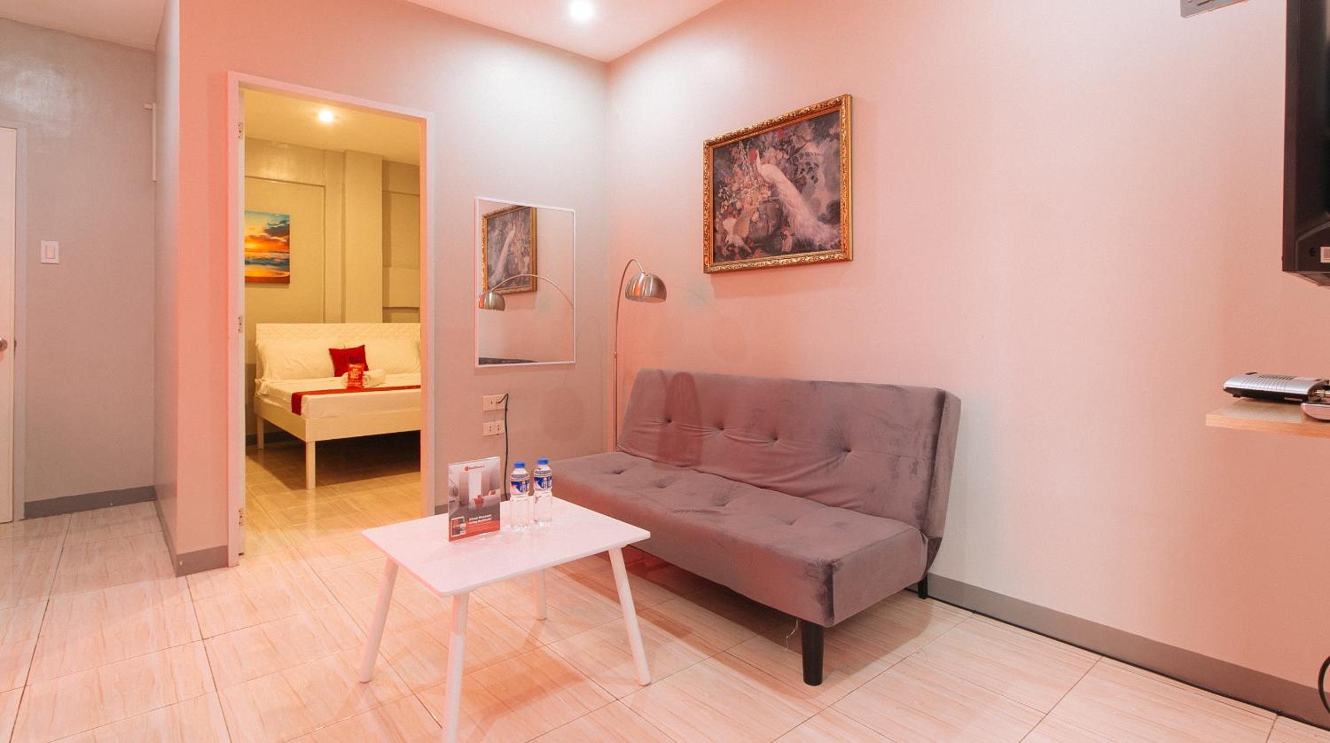 Deluxe Room - Photo 6