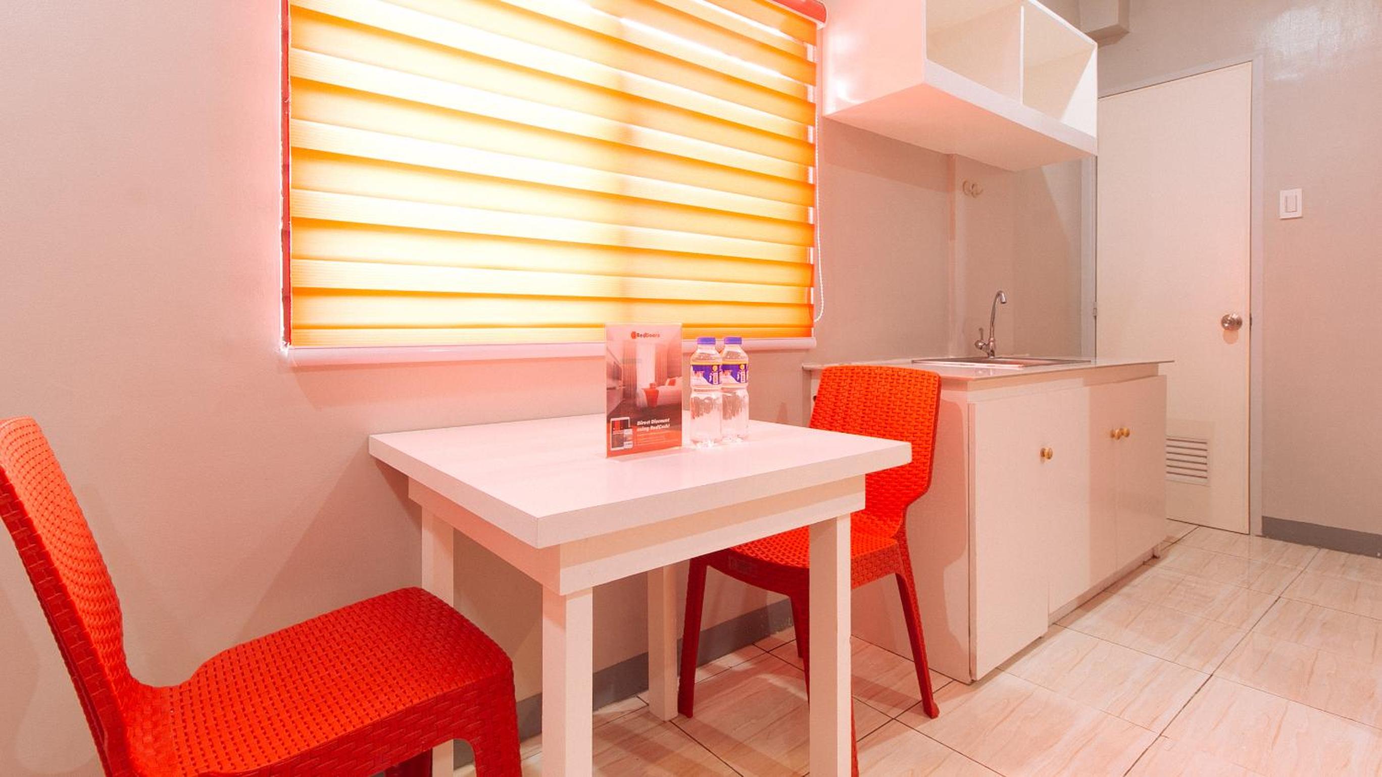Deluxe Room - Photo 17