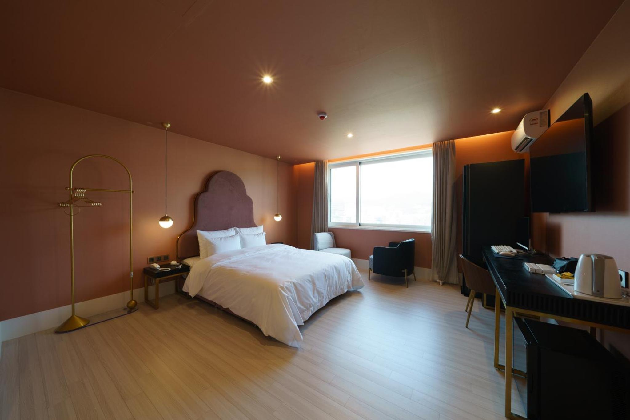 Queen Room photo 3