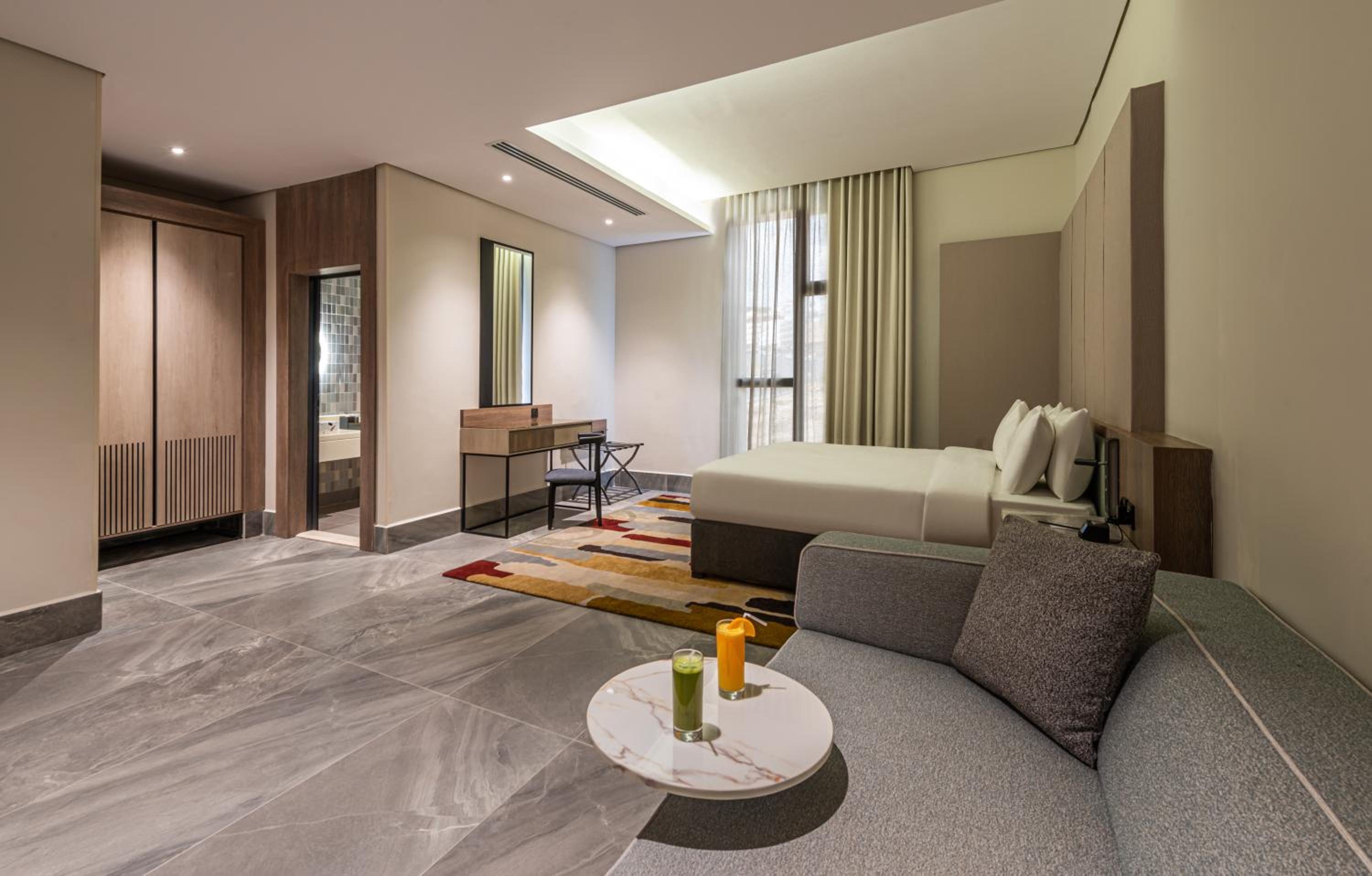 Deluxe King Suite - Photo 2