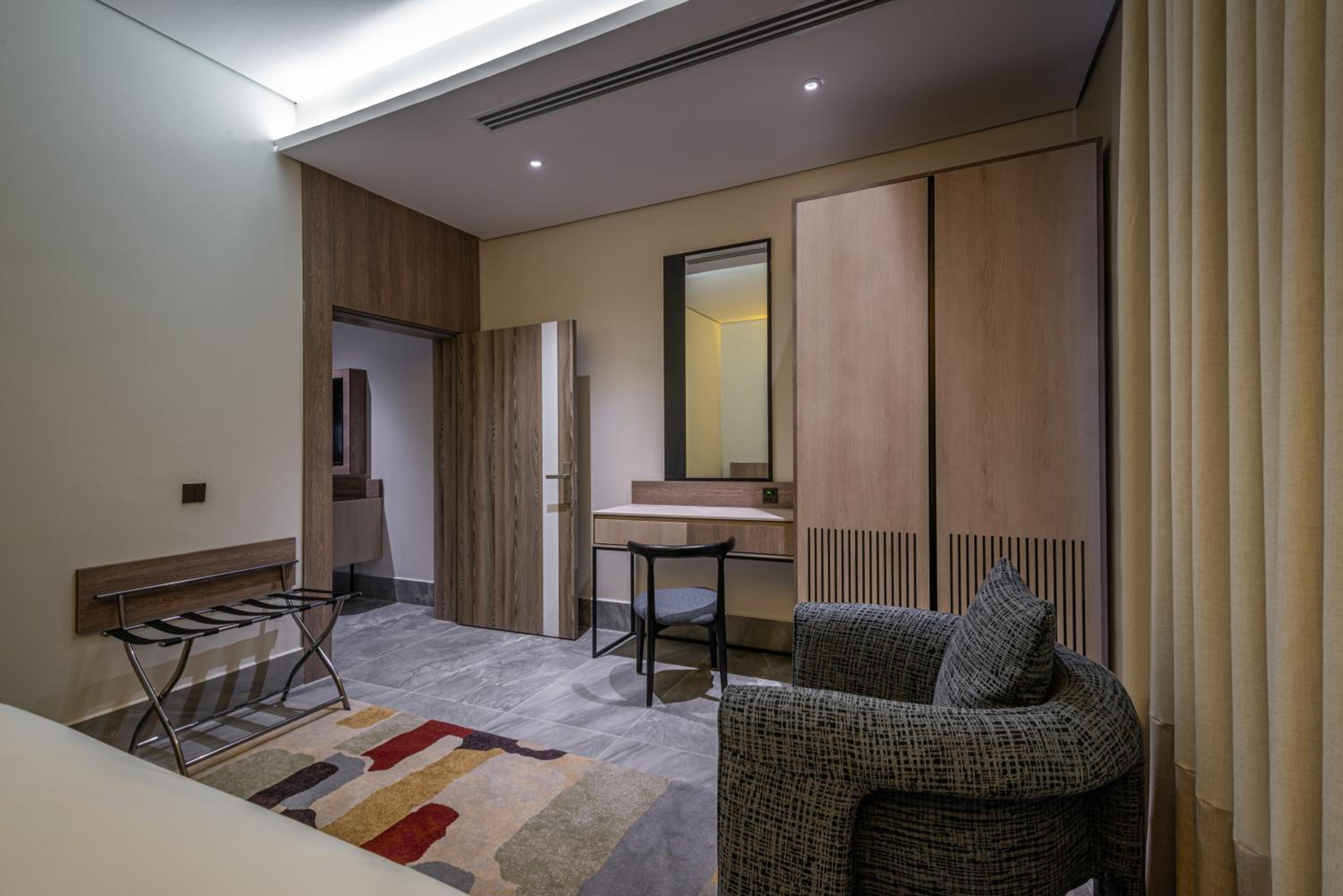 Deluxe King Suite - Photo 3
