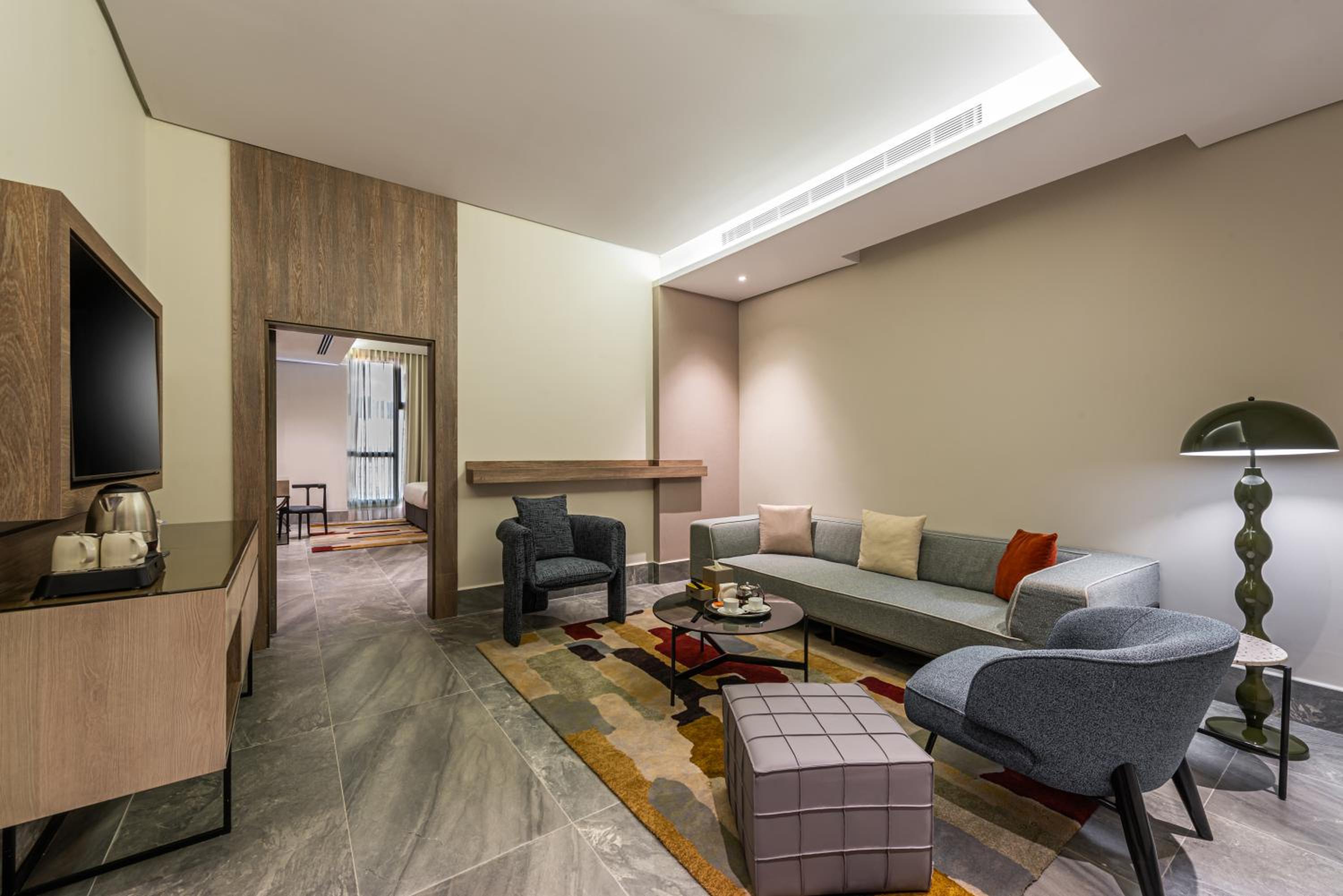 Deluxe King Suite - Photo 5
