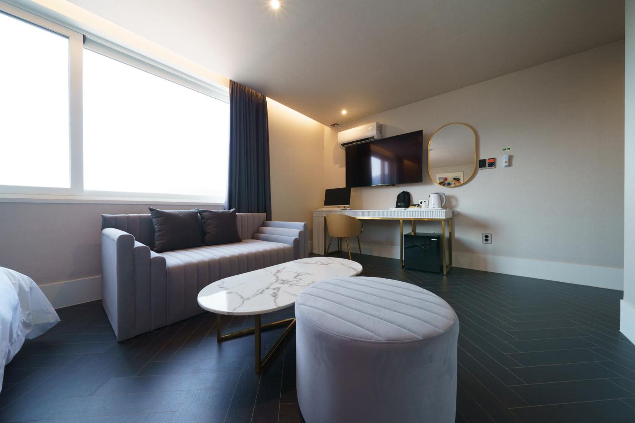 Suite with City View photo 2