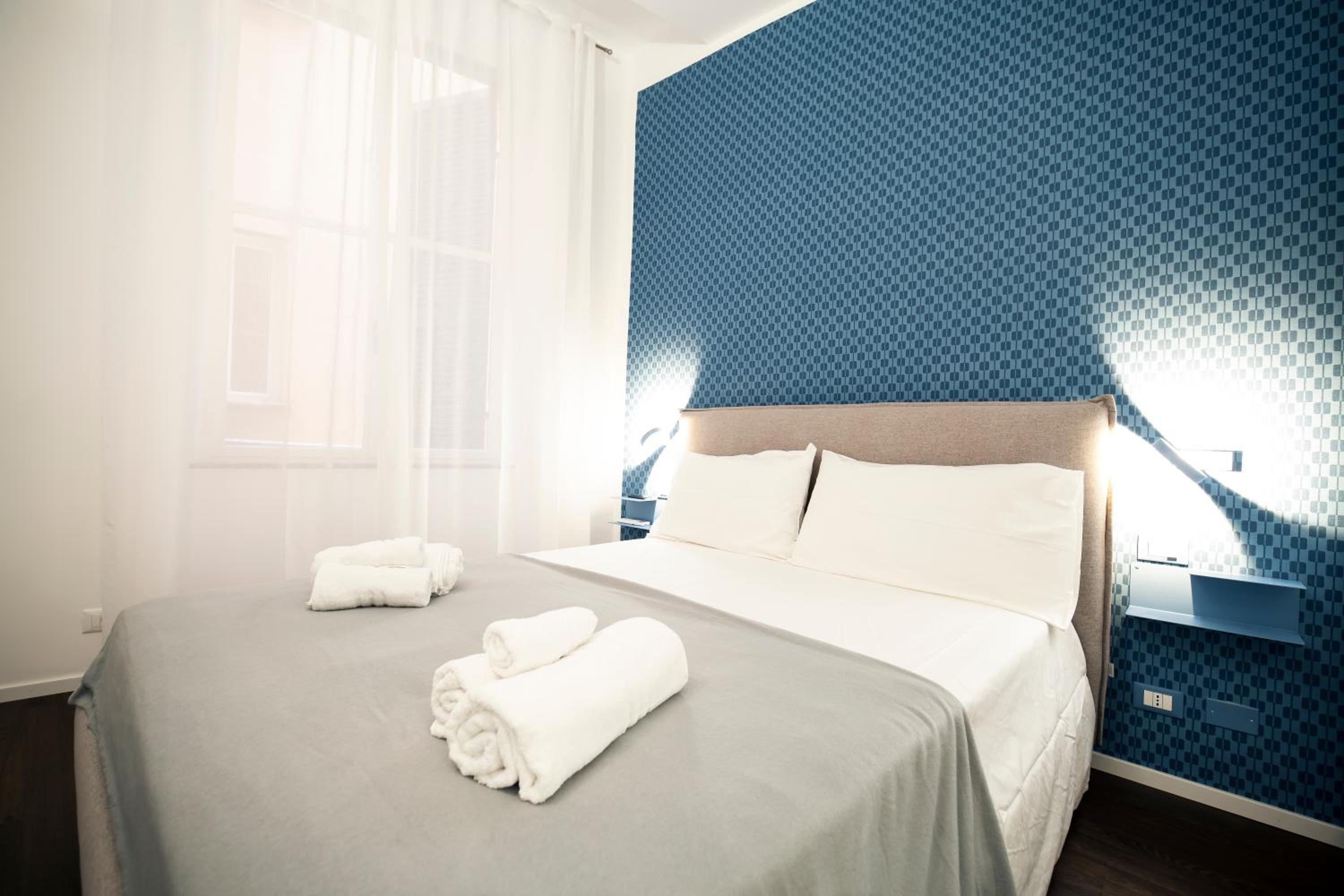 Deluxe One-Bedroom Apartment