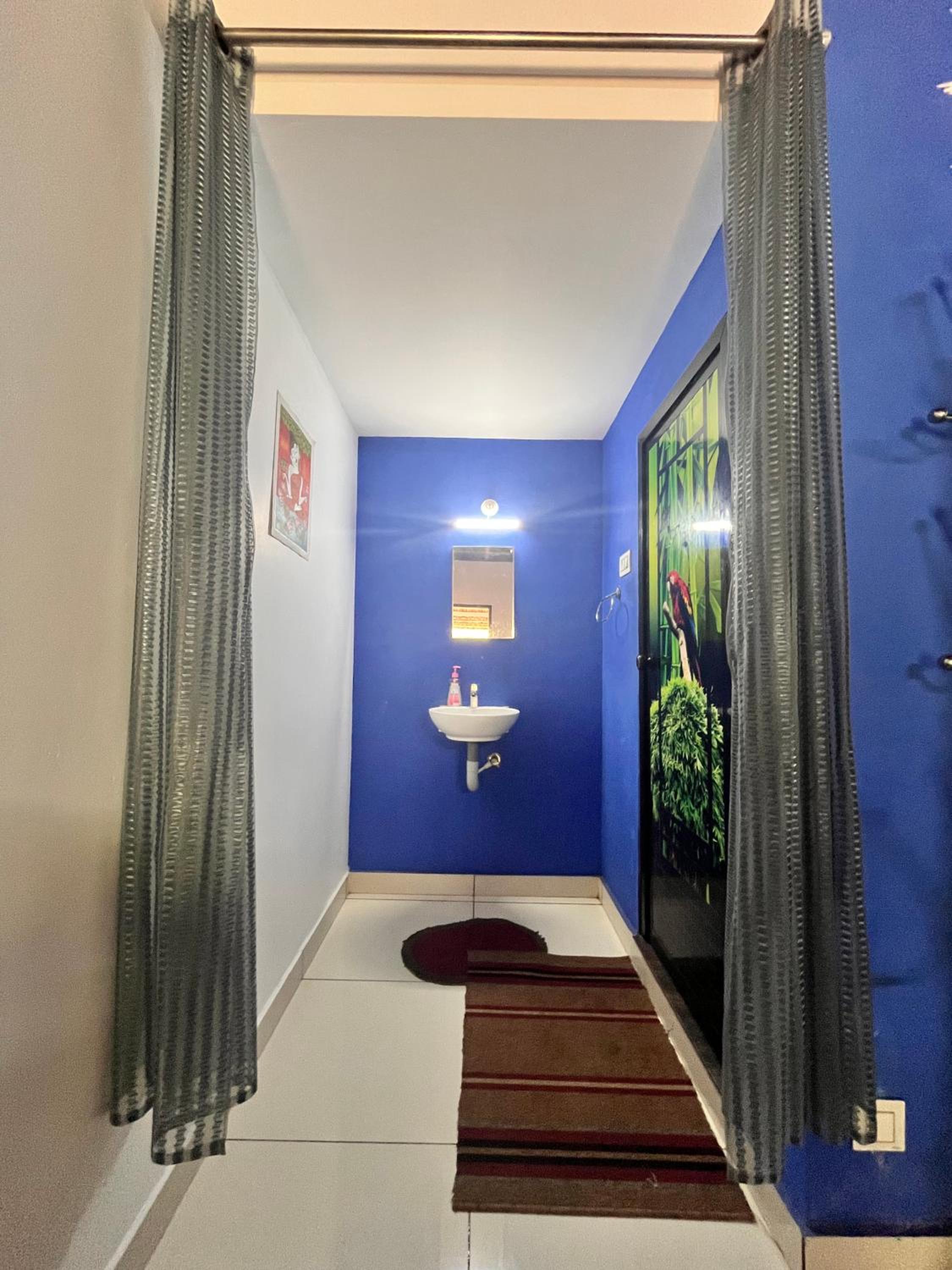 Deluxe Double Room (2 Adults + 1 Child) photo 2