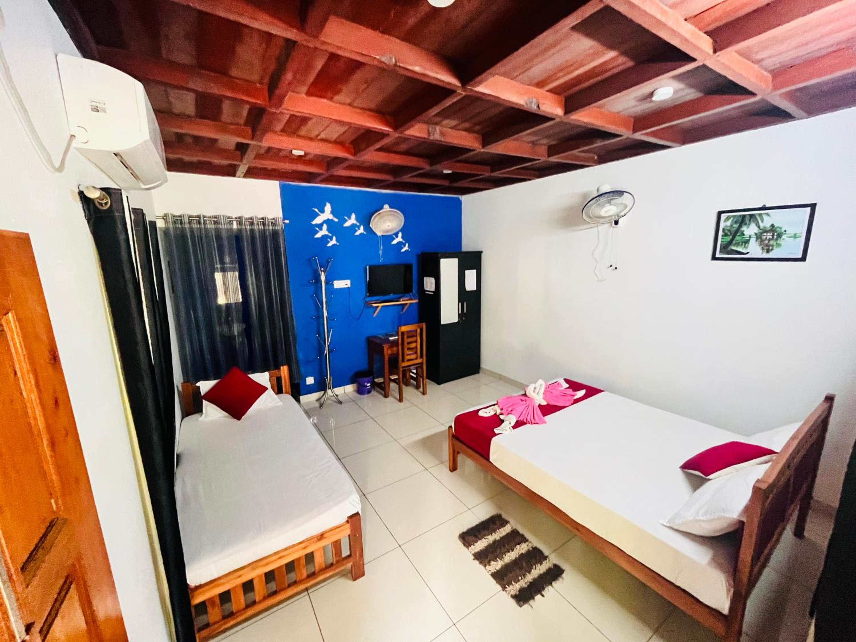 Deluxe Double Room (2 Adults + 1 Child) photo 1