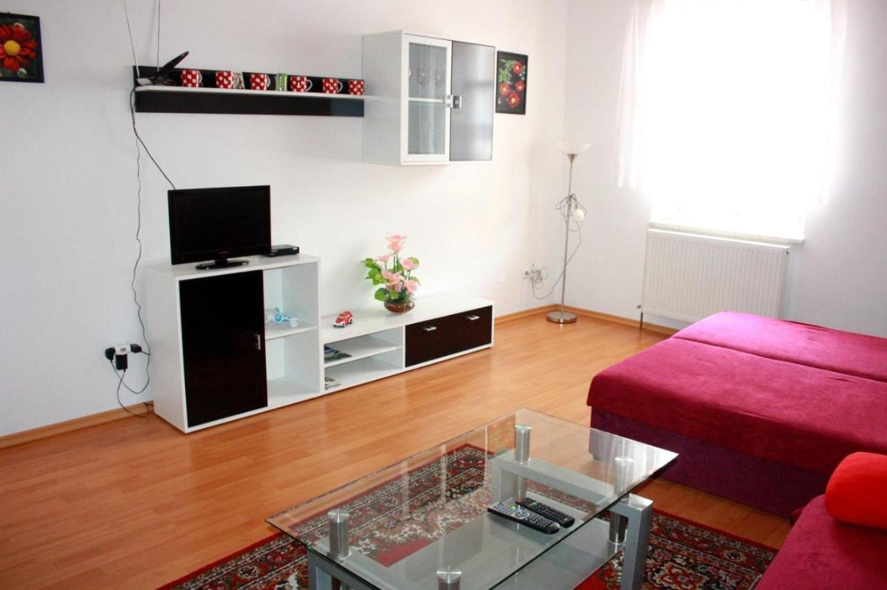 One-Bedroom Apartment with City View photo 3
