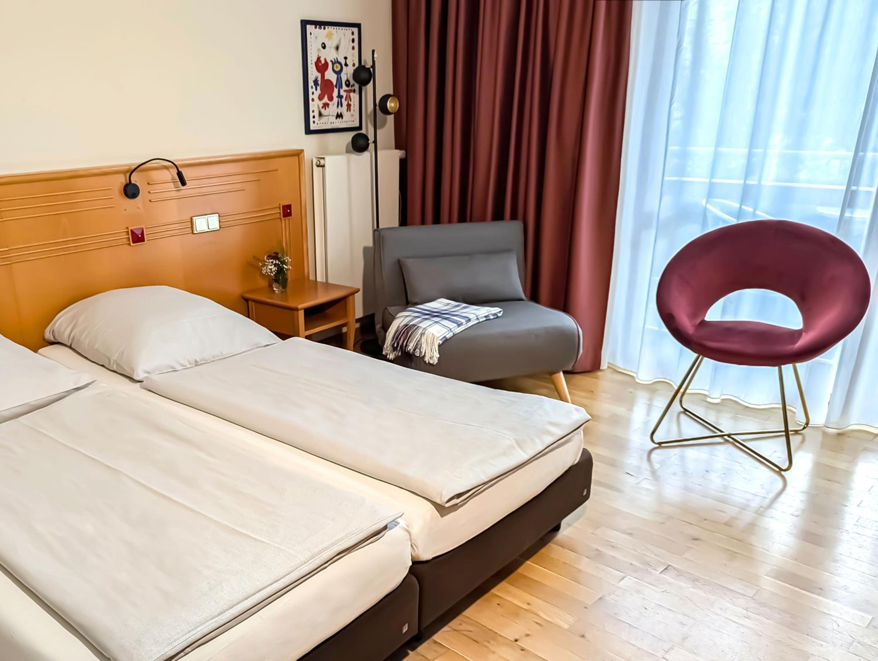 Twin Room - Photo 4