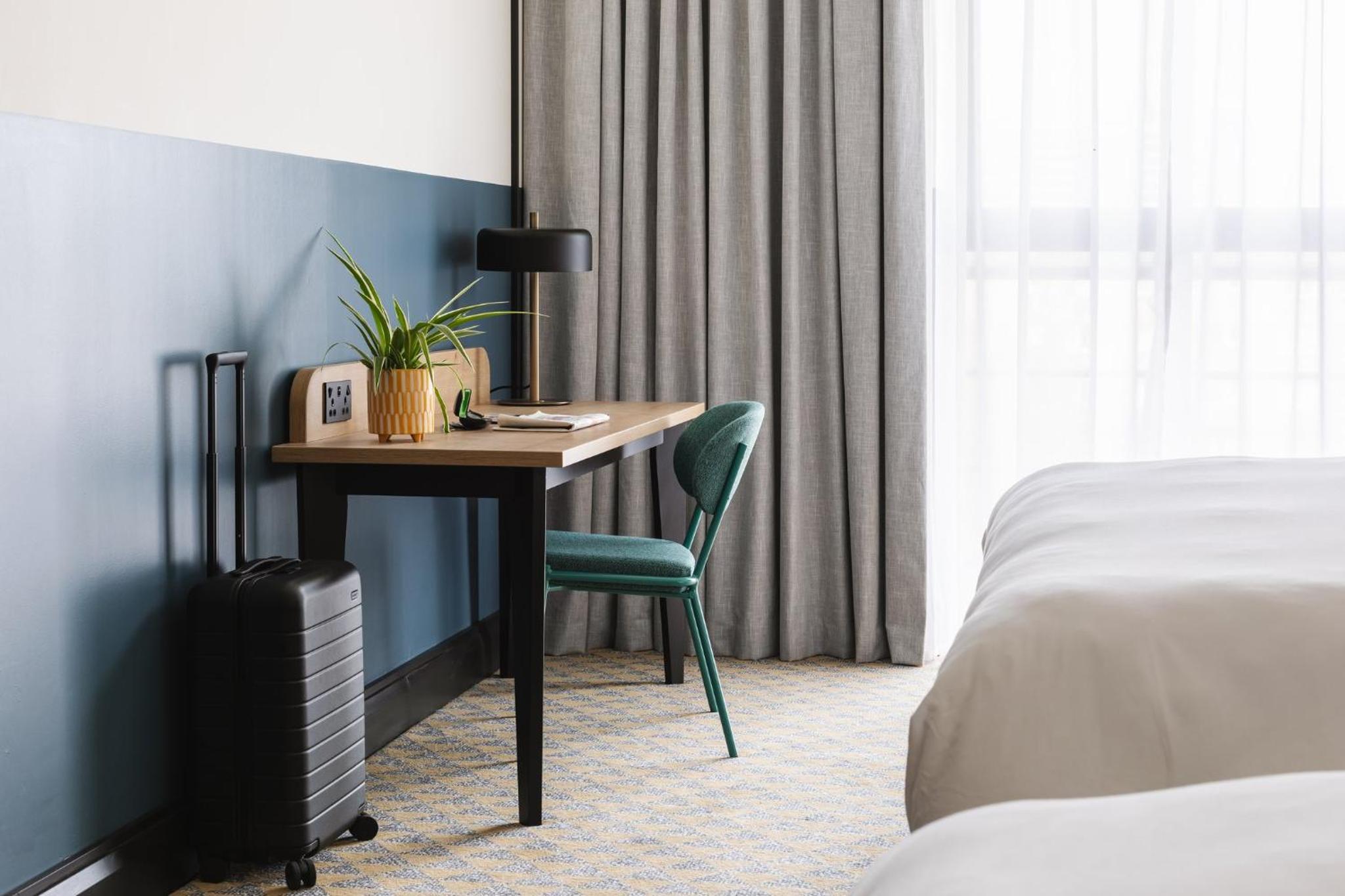 Grand Double Room with Two Double Beds - Photo 13
