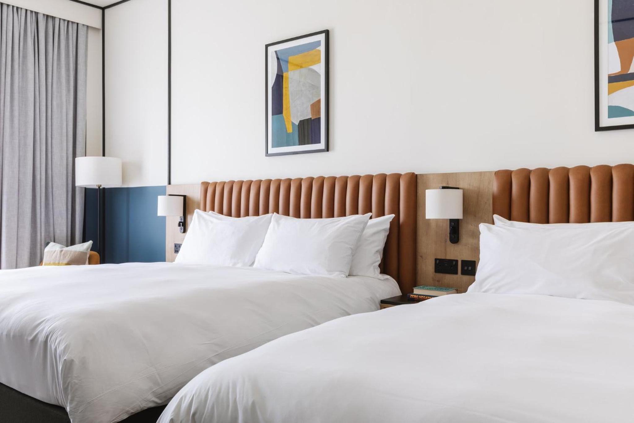 Grand Double Room with Two Double Beds - Photo 10