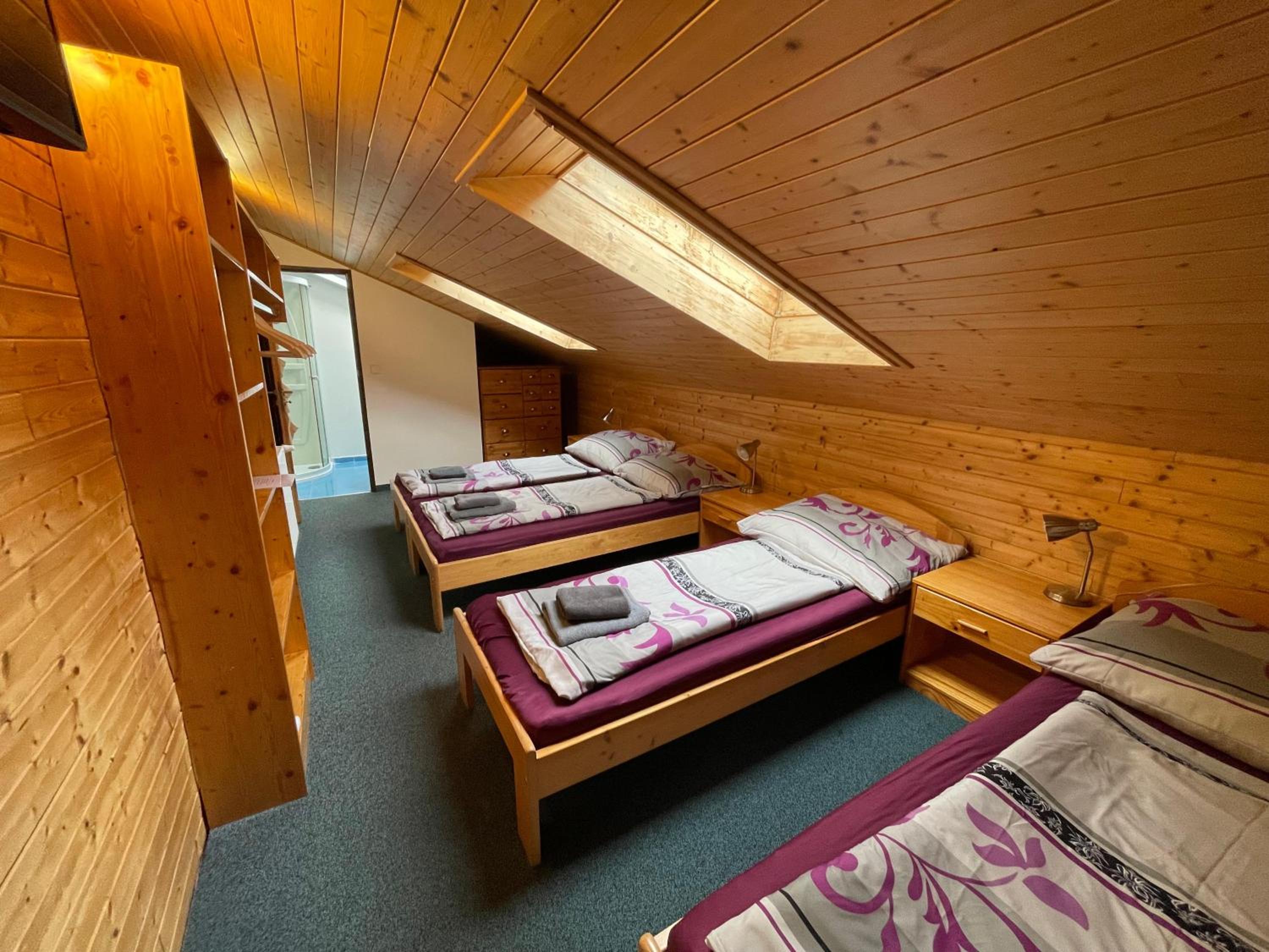 Quadruple Room with Private Bathroom photo 2