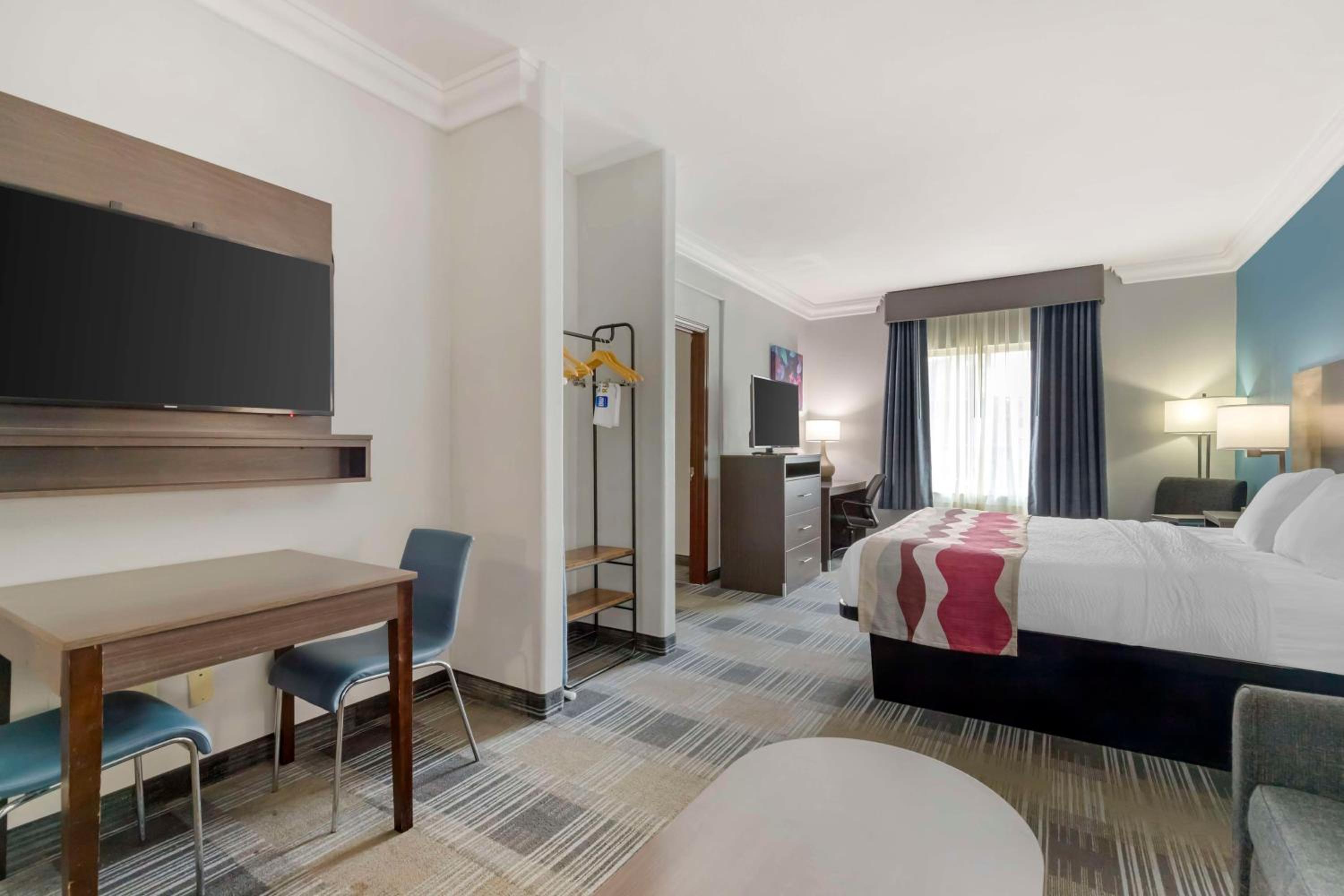 One-Bedroom Suite with One King and One Queen Bed - Photo 2