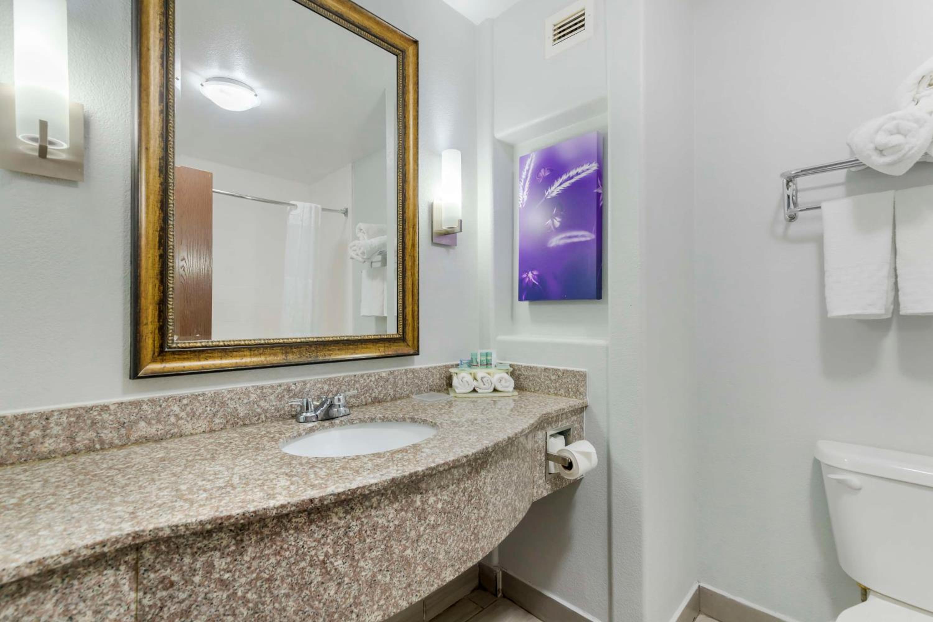 Queen Suite with Two Queen Beds - Photo 2