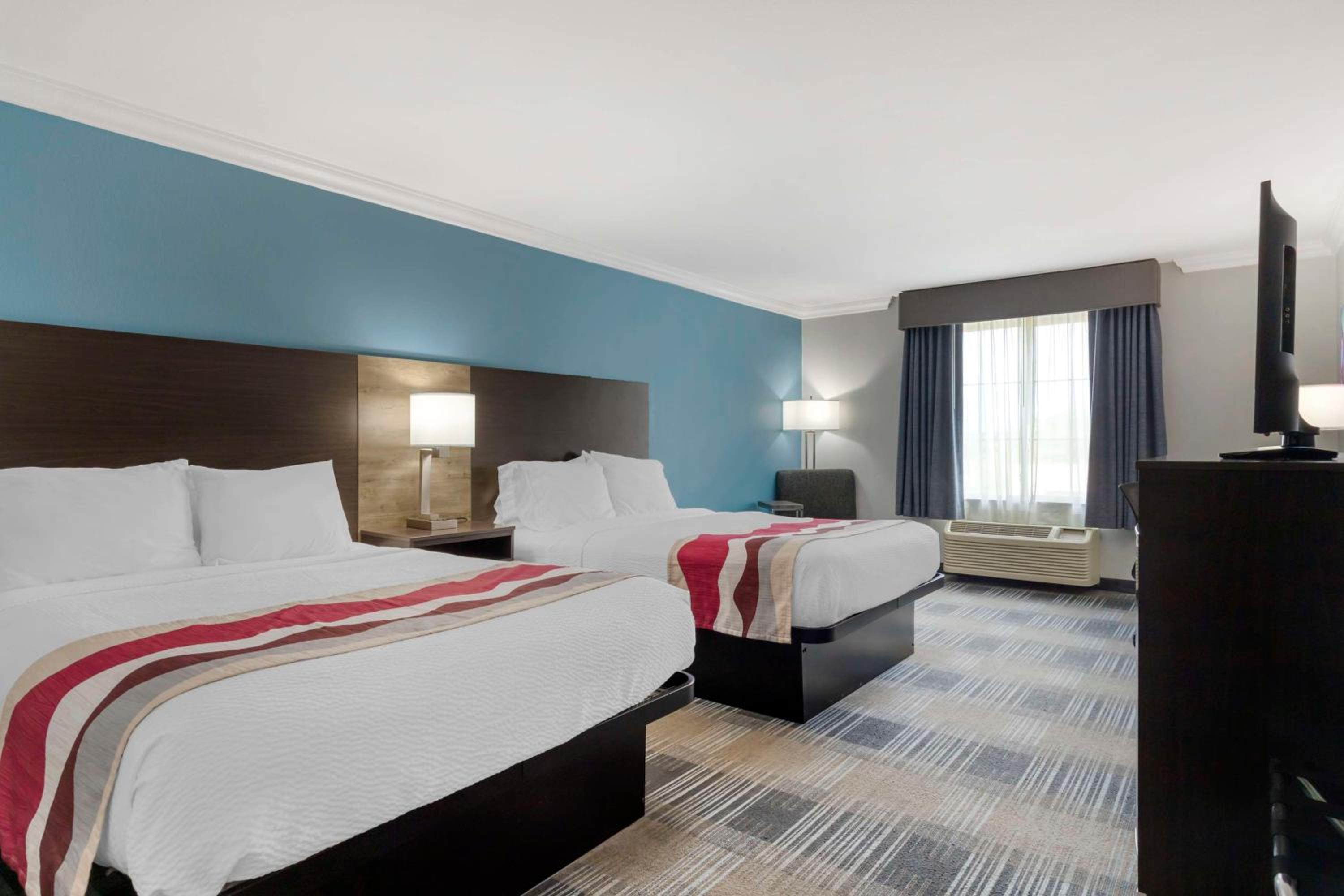 Queen Rooms with Two Queen Beds - Photo 1