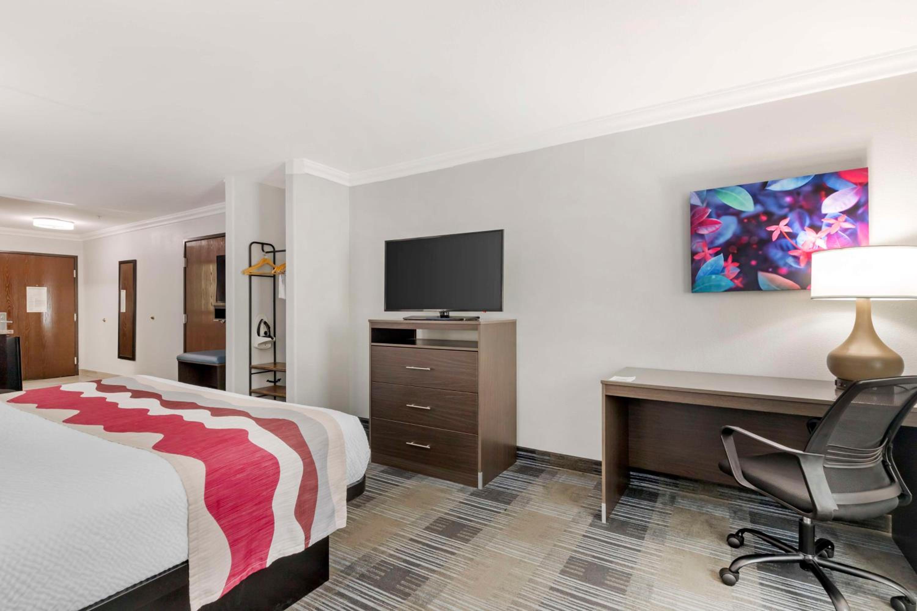 King Suite with Sofa Bed - Photo 5