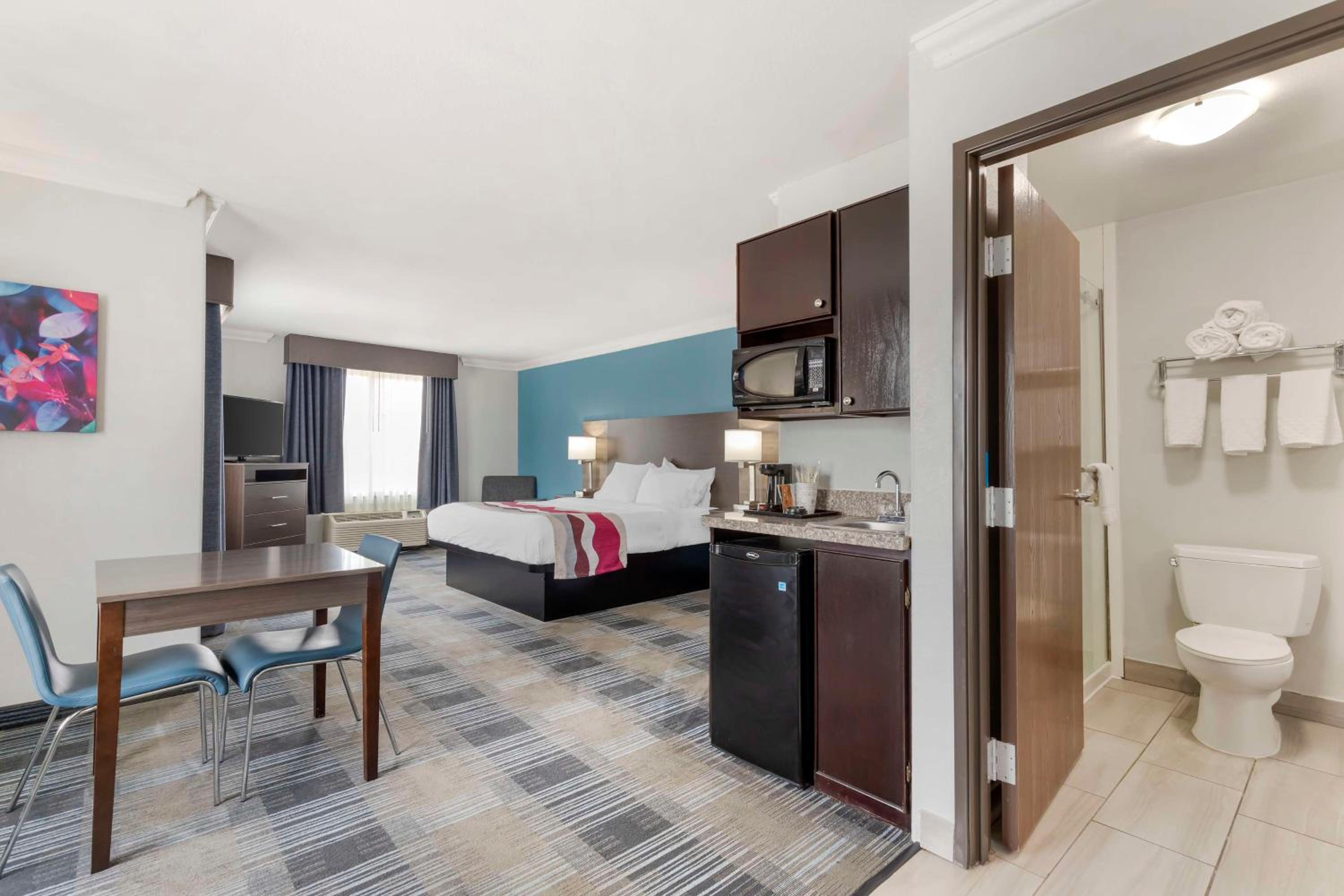 Corner King Suite with Sofa Bed - Photo 1