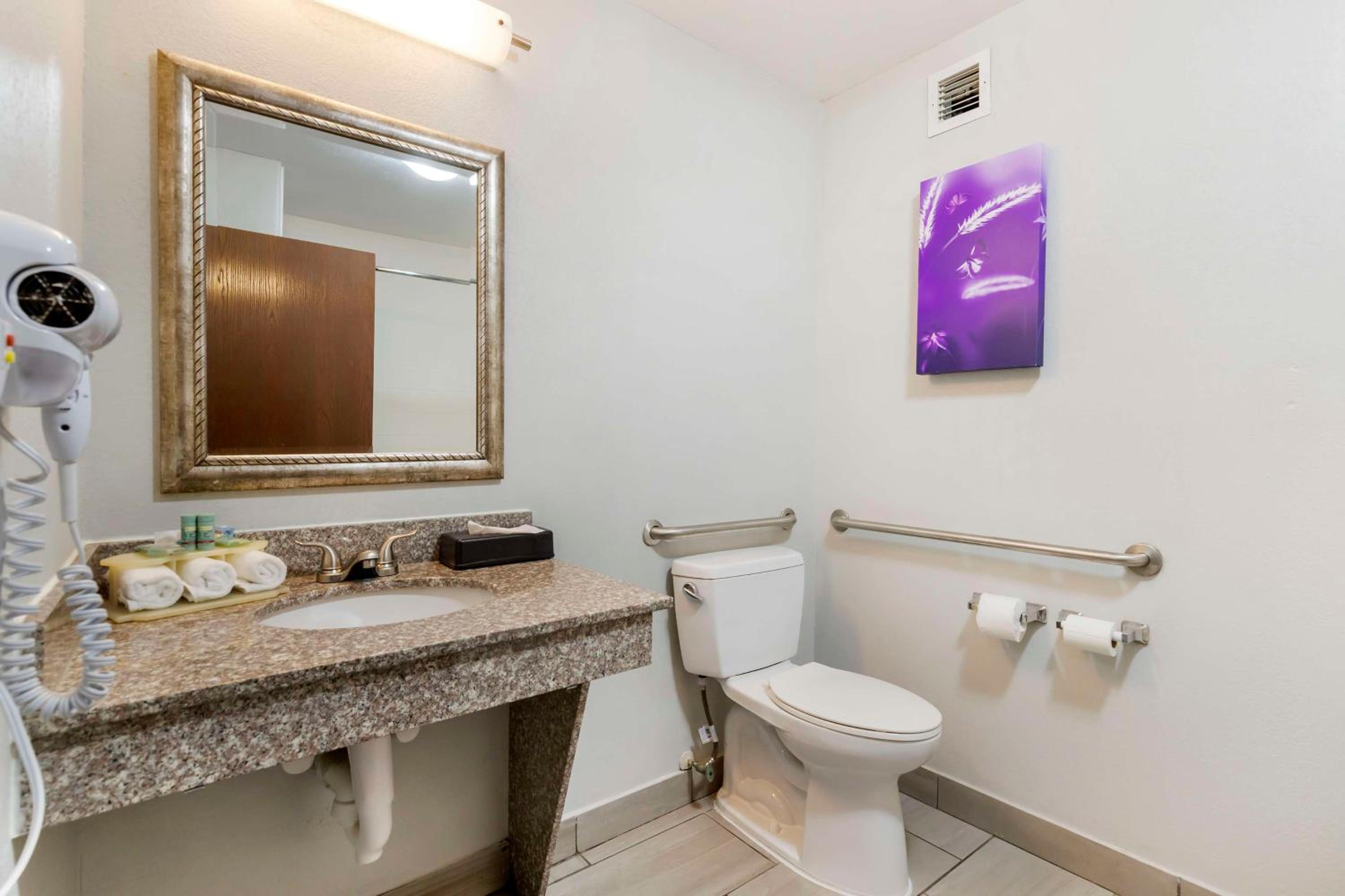 Queen Room with Two Queen Beds and Mobility Accessible Bathtub - Photo 2